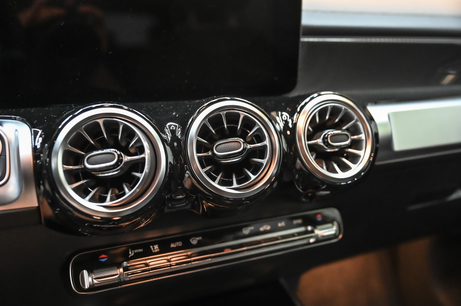 MERCEDES-BENZ GLB 35 AMG 4matic-image-25
