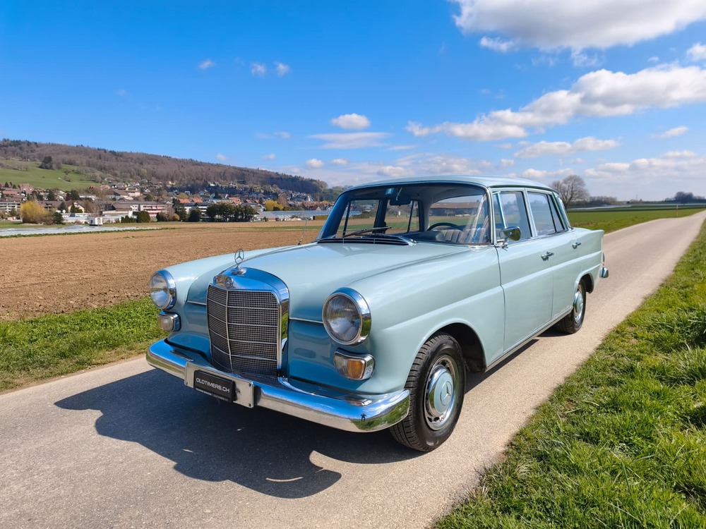 MERCEDES-BENZ 200 Heckflosse-image-0