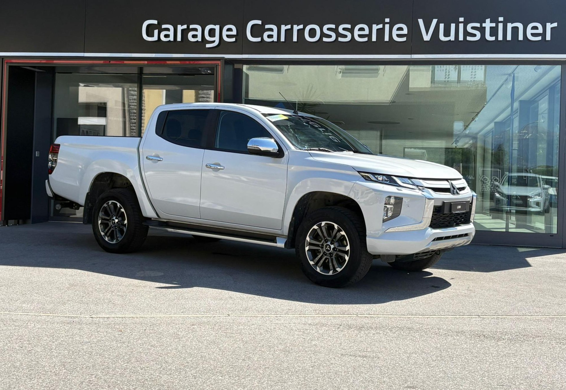 MITSUBISHI L200 D-Cab Pick-up 2.2 DID 4x4 Style-image-1
