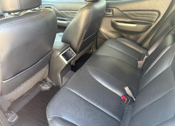 MITSUBISHI L200 D-Cab Pick-up 2.2 DID 4x4 Style-image-7