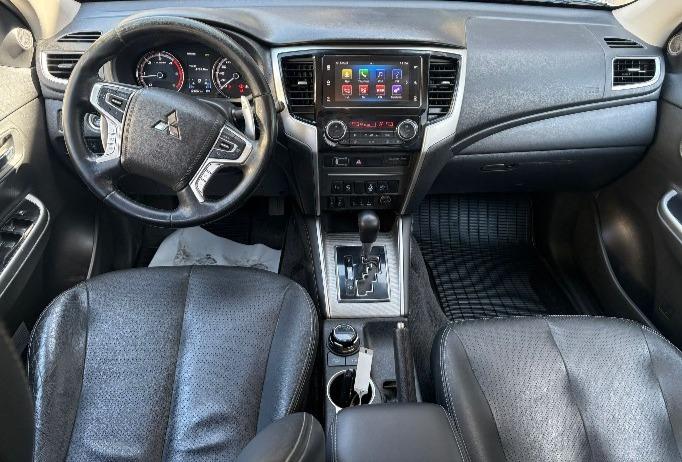 MITSUBISHI L200 D-Cab Pick-up 2.2 DID 4x4 Style-image-6