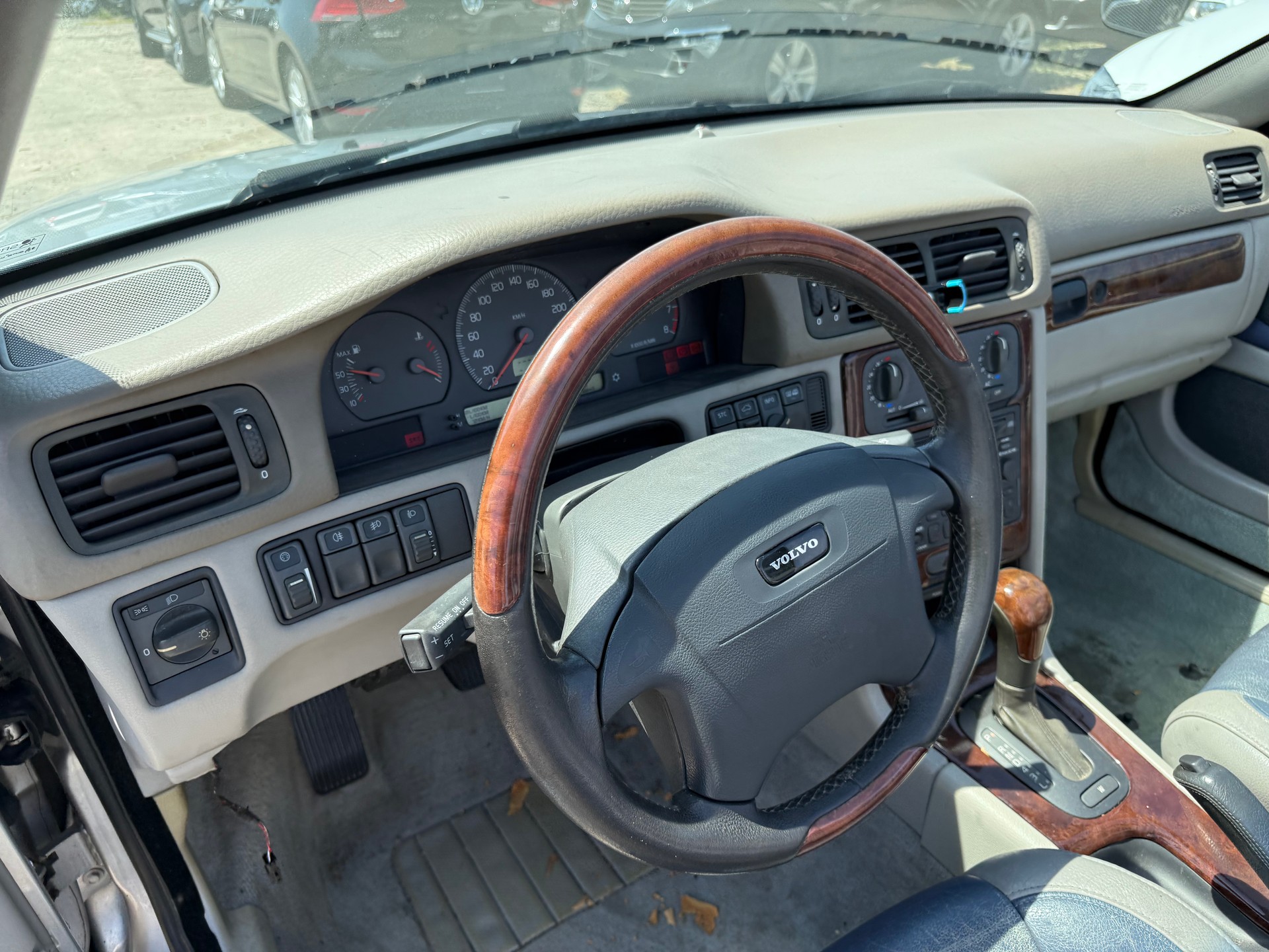 VOLVO C70 Cabriolet 2.4T-image-9