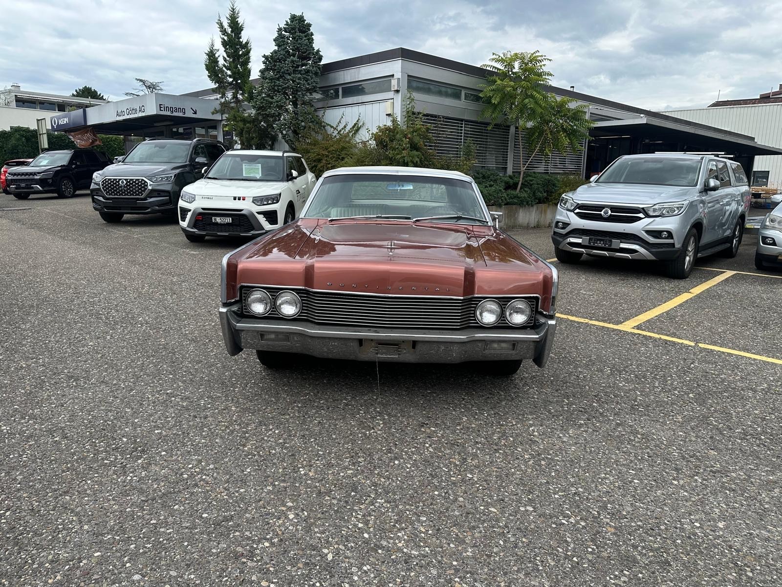 LINCOLN Continental-showroom-element-1
