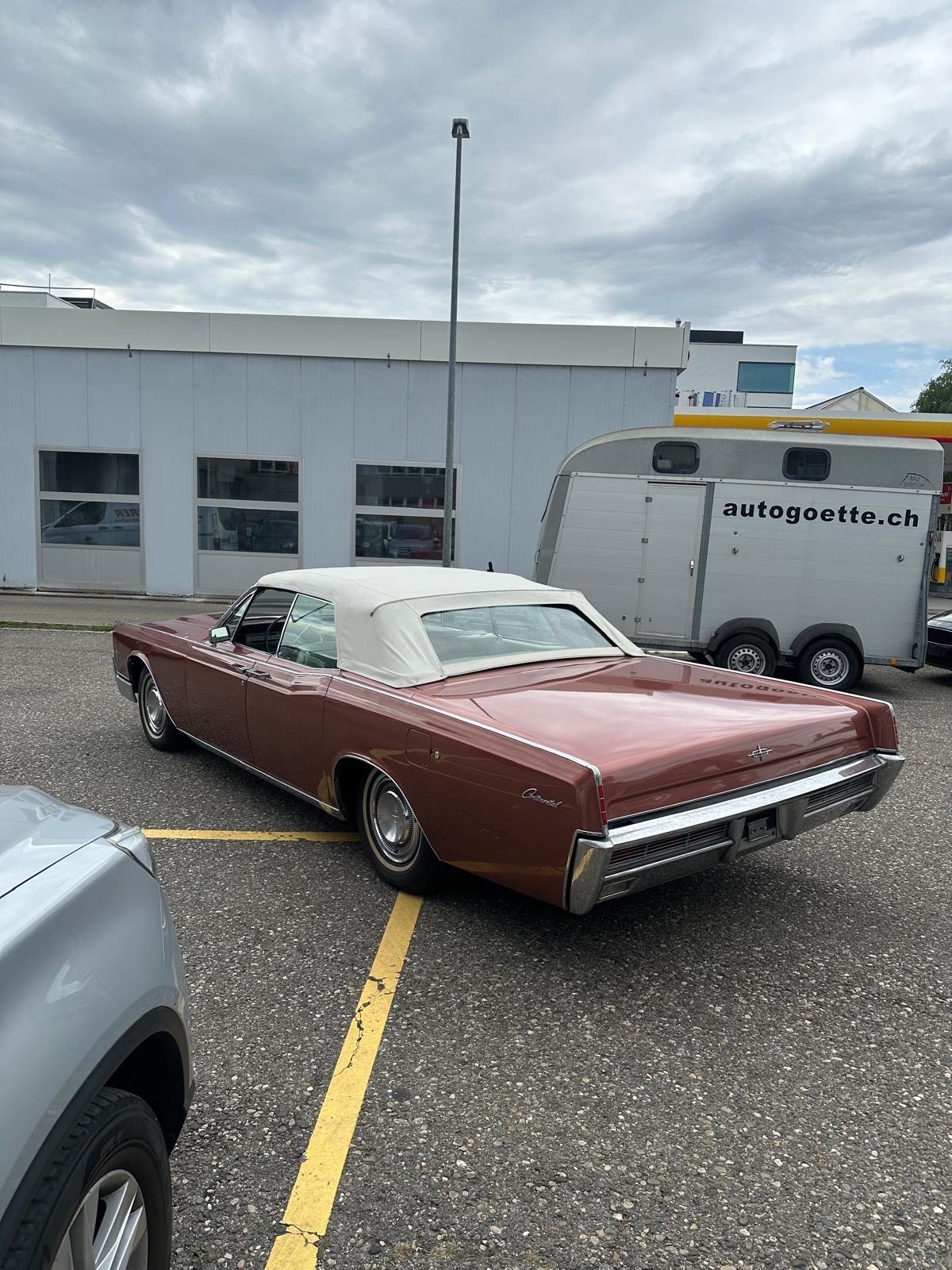 LINCOLN Continental-image-7