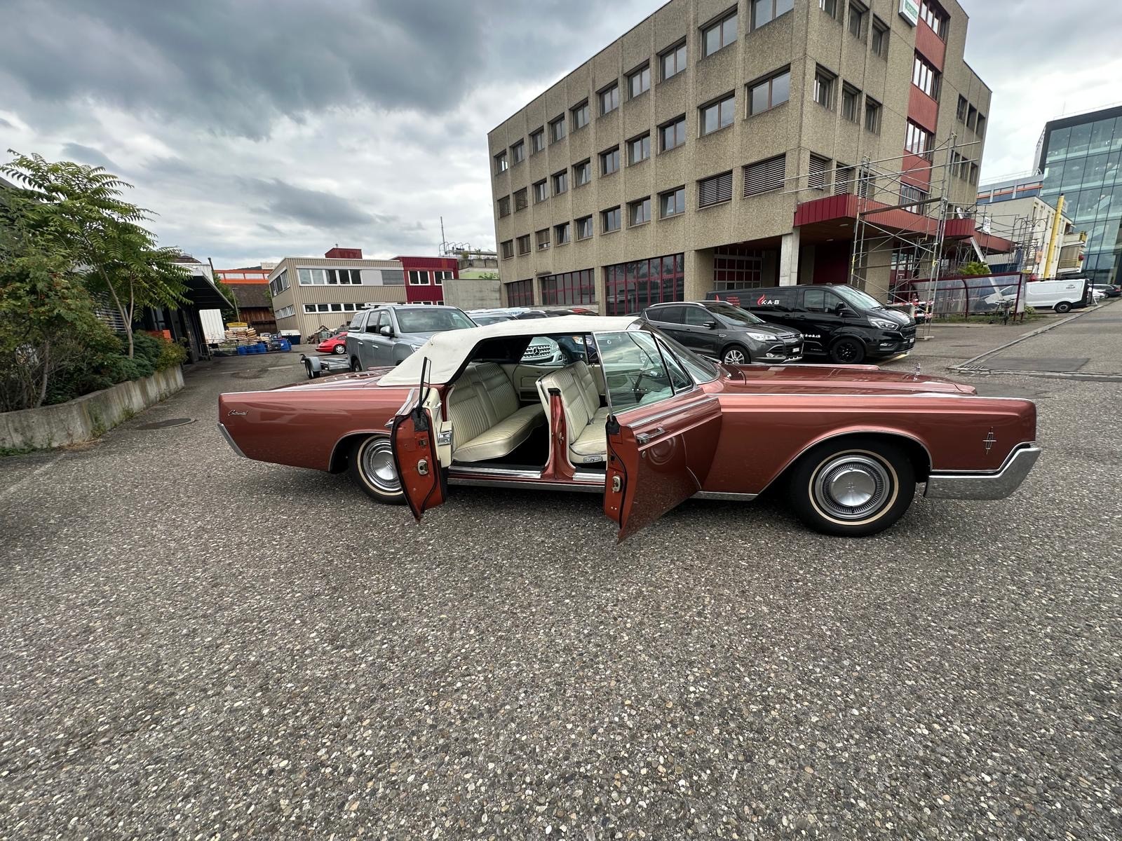 LINCOLN Continental-image-4
