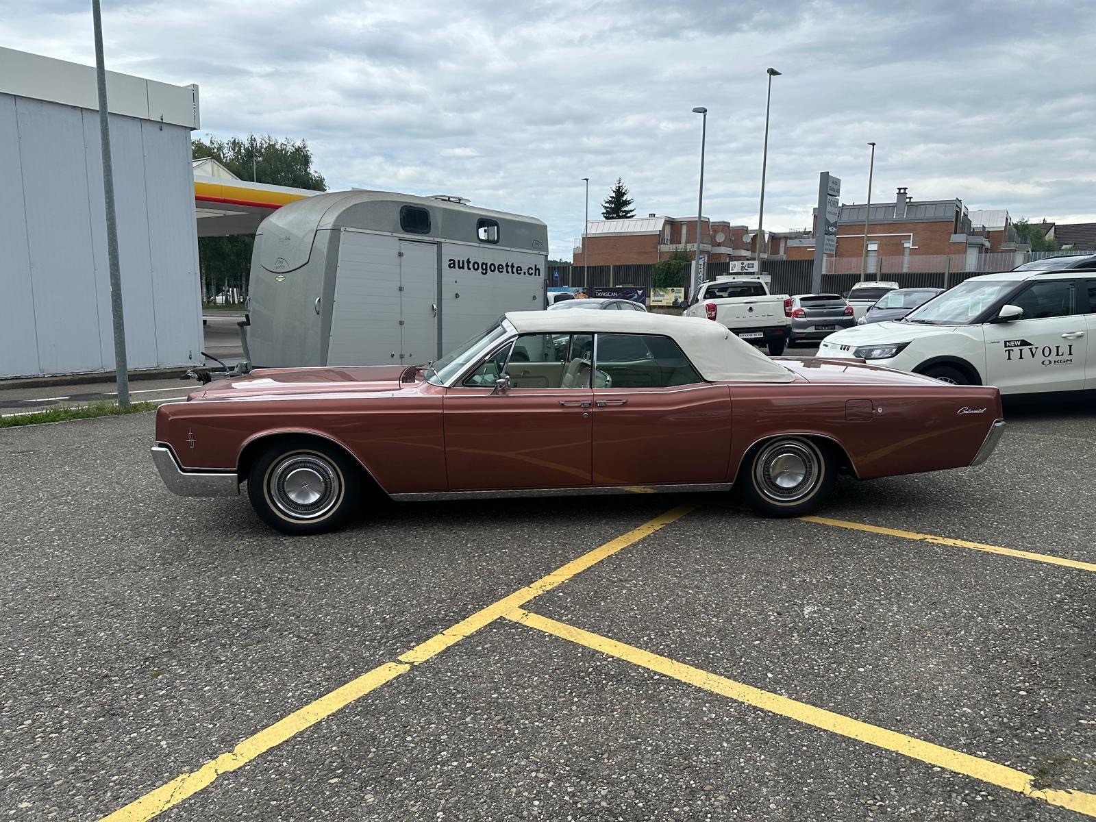 LINCOLN Continental-showroom-element-2