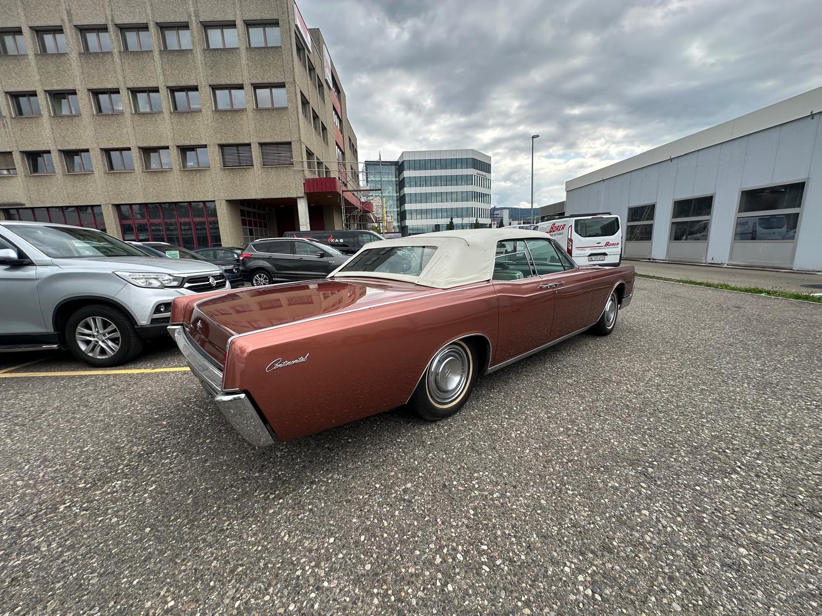 LINCOLN Continental-image-5