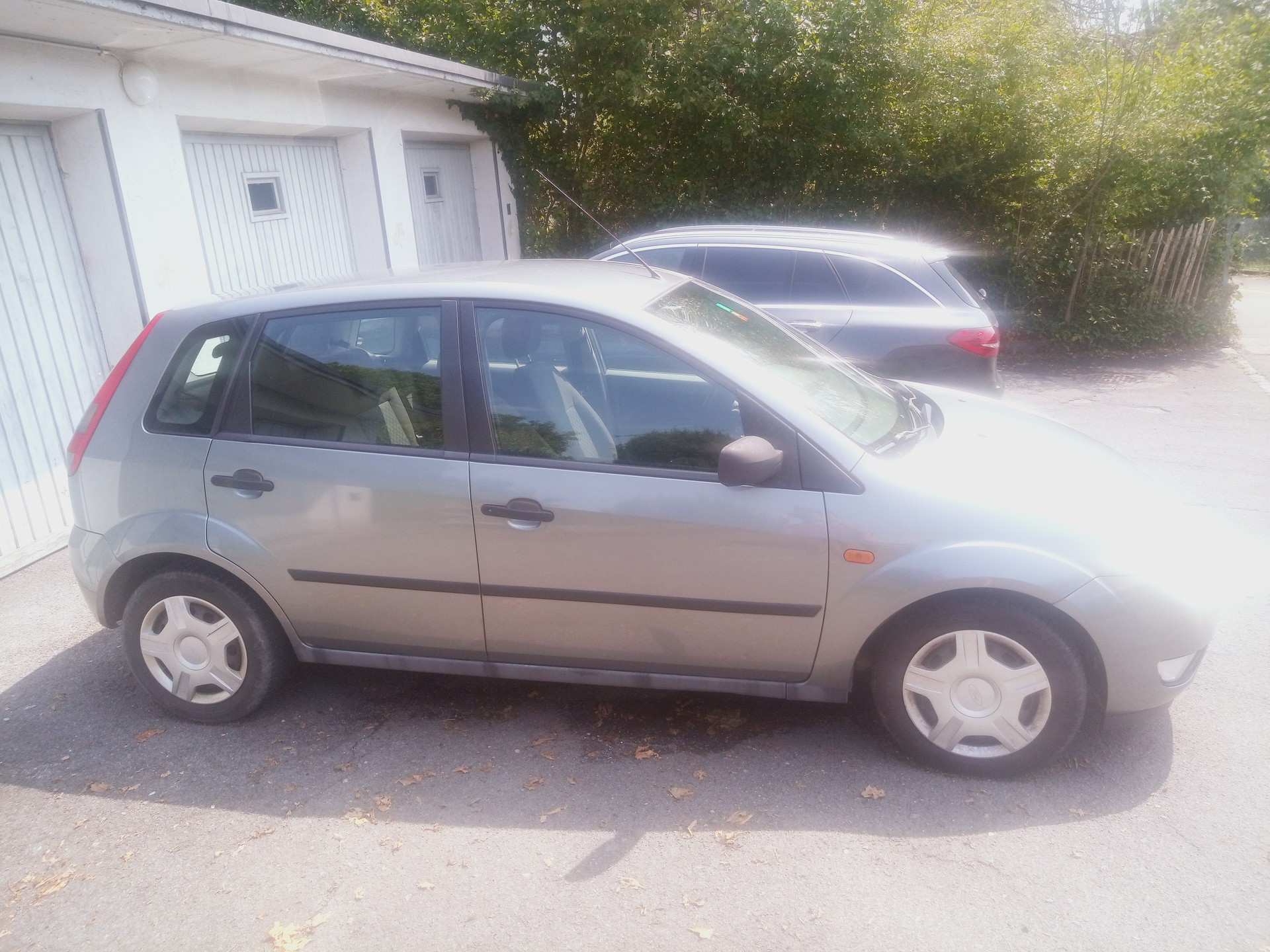 FORD 1.6 16V Ghia-image-1