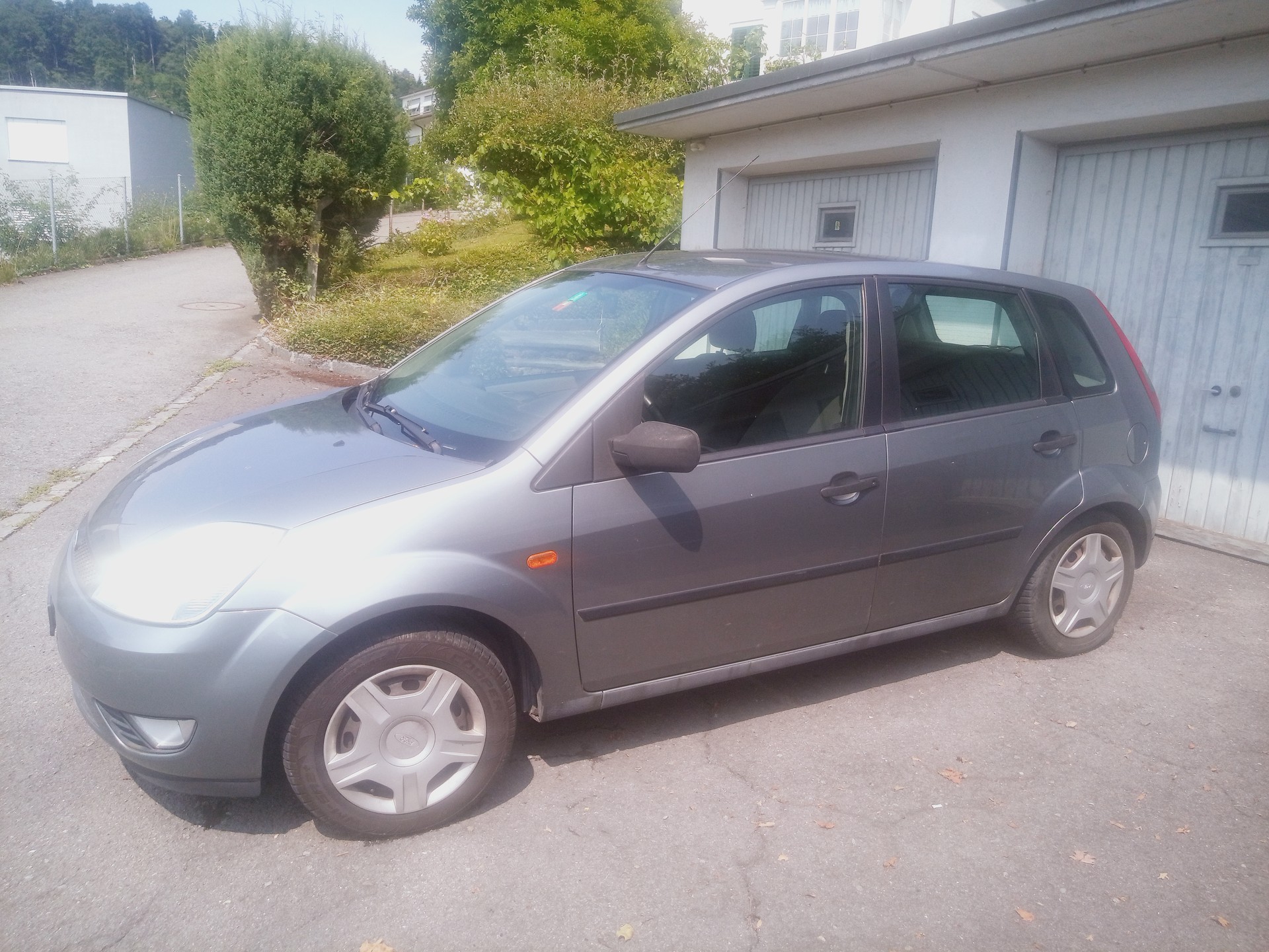 FORD 1.6 16V Ghia-image-3