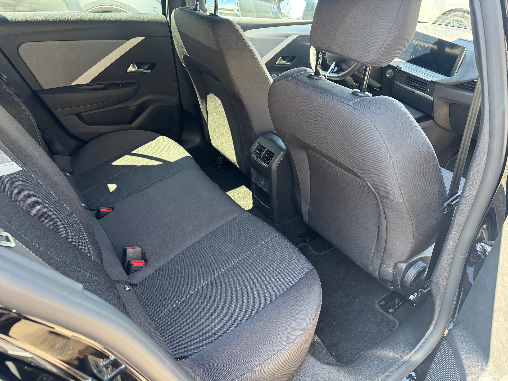 OPEL Astra Sports Tourer 1.2i Turbo MHEV Edition-image-11