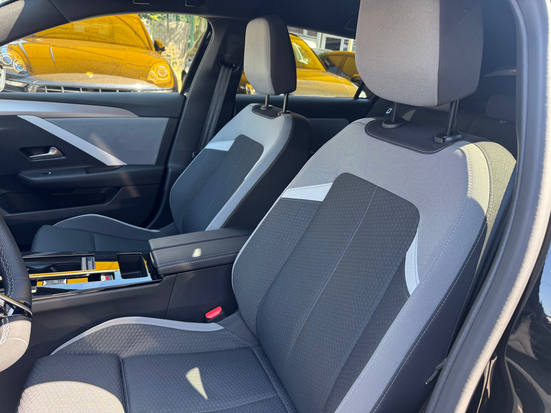 OPEL Astra Sports Tourer 1.2i Turbo MHEV Edition-image-9