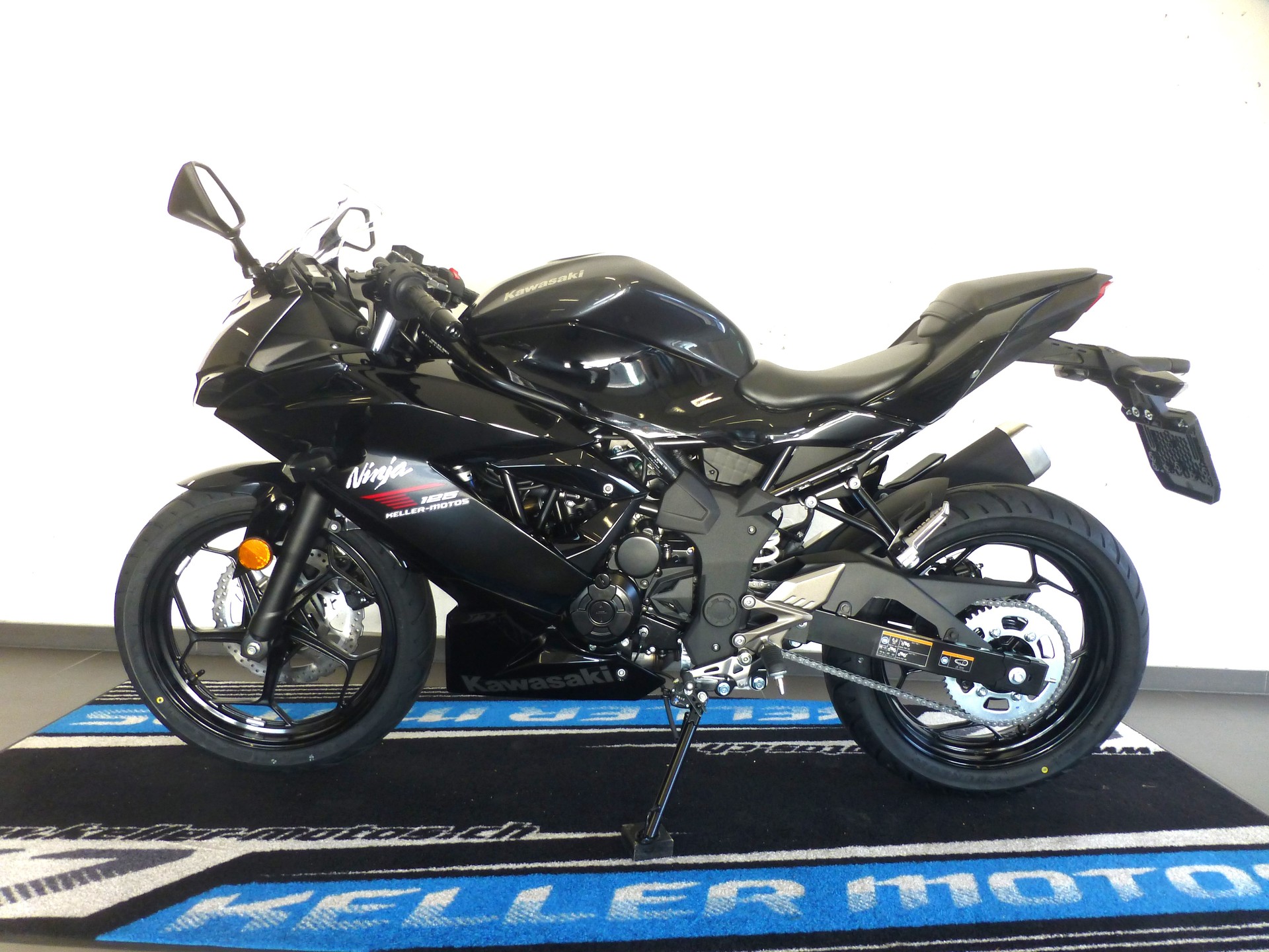 KAWASAKI Ninja 125-showroom-element-1