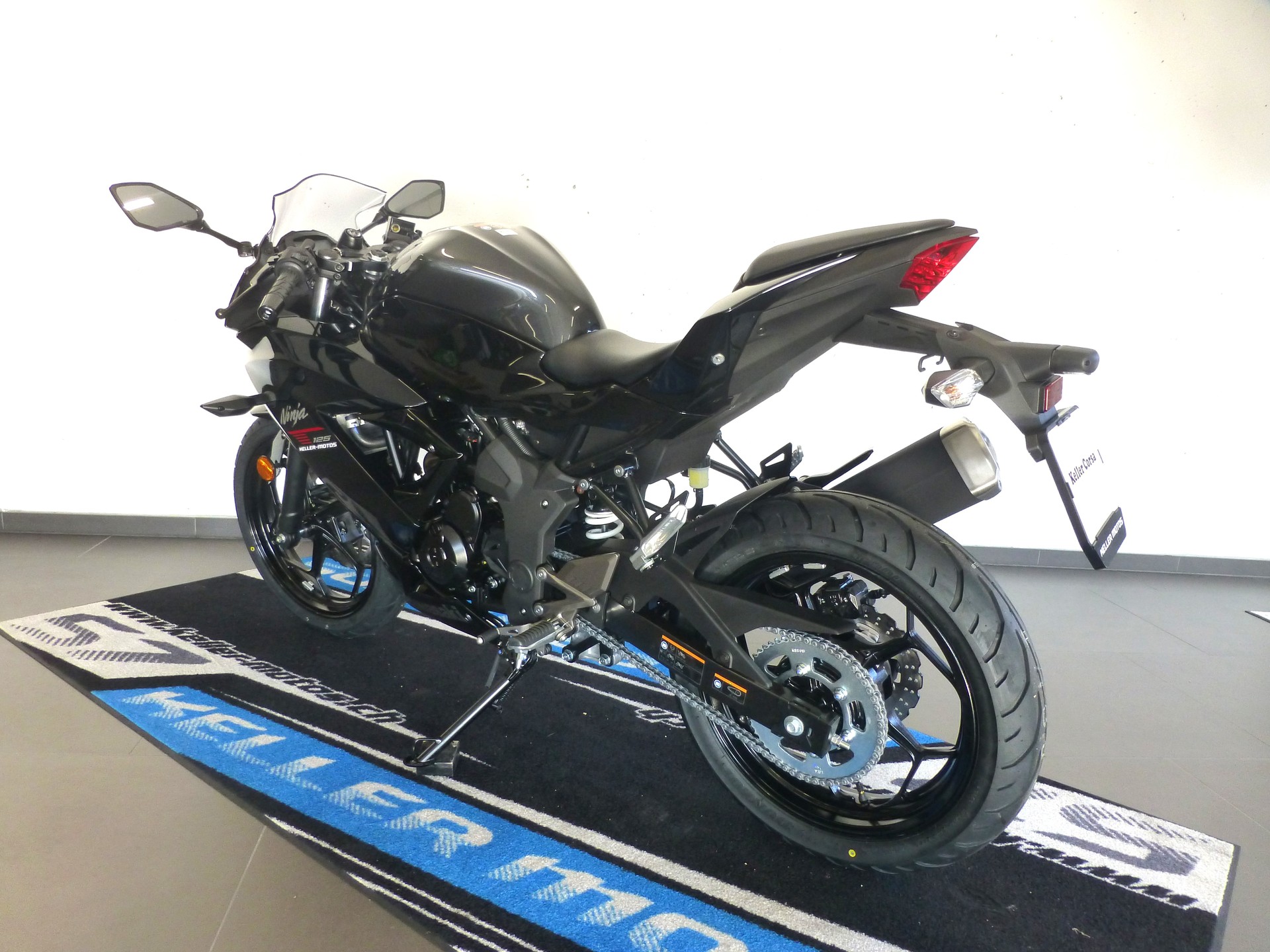 KAWASAKI Ninja 125-showroom-element-3