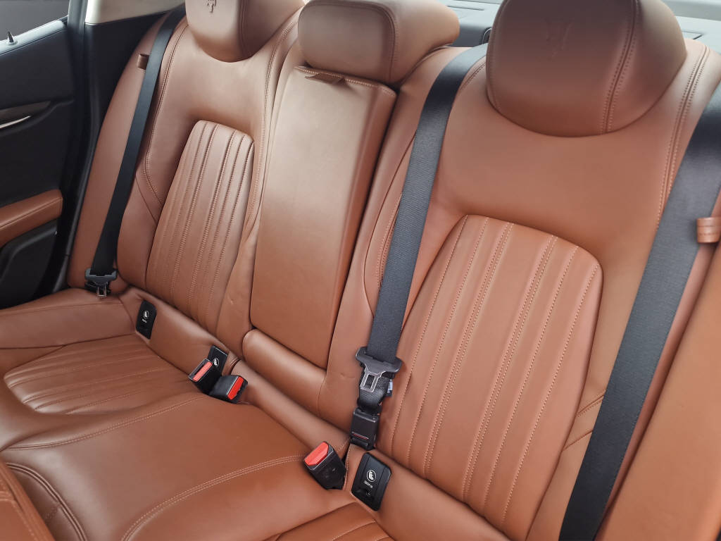 MASERATI Ghibli 3.0 V6 S Q4-image-9