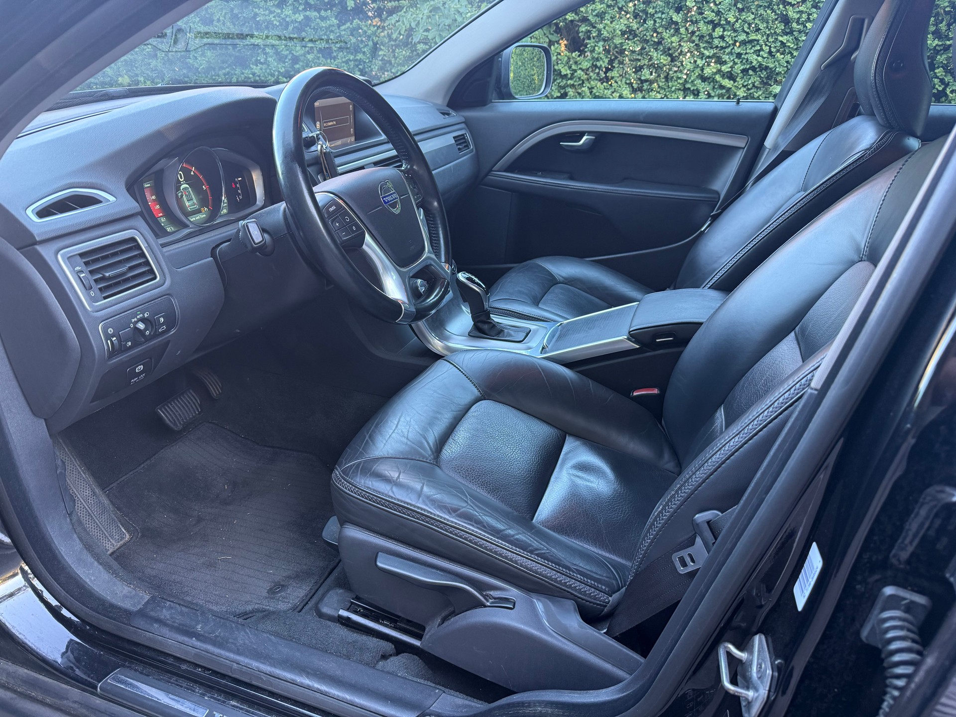 VOLVO XC70 D5 AWD Momentum Geartronic-image-9