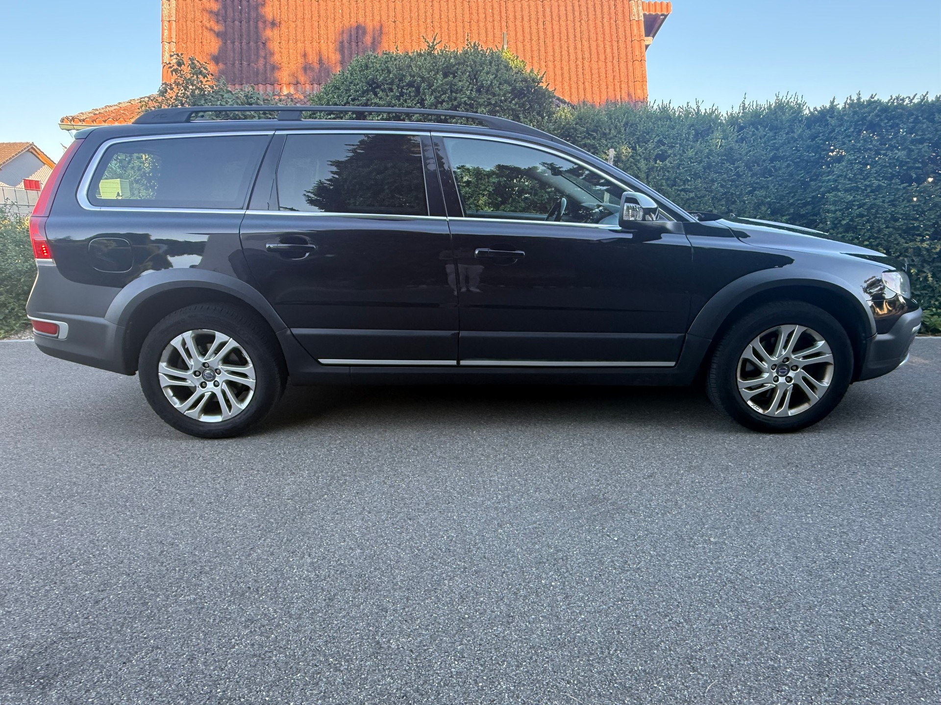 VOLVO XC70 D5 AWD Momentum Geartronic-image-1