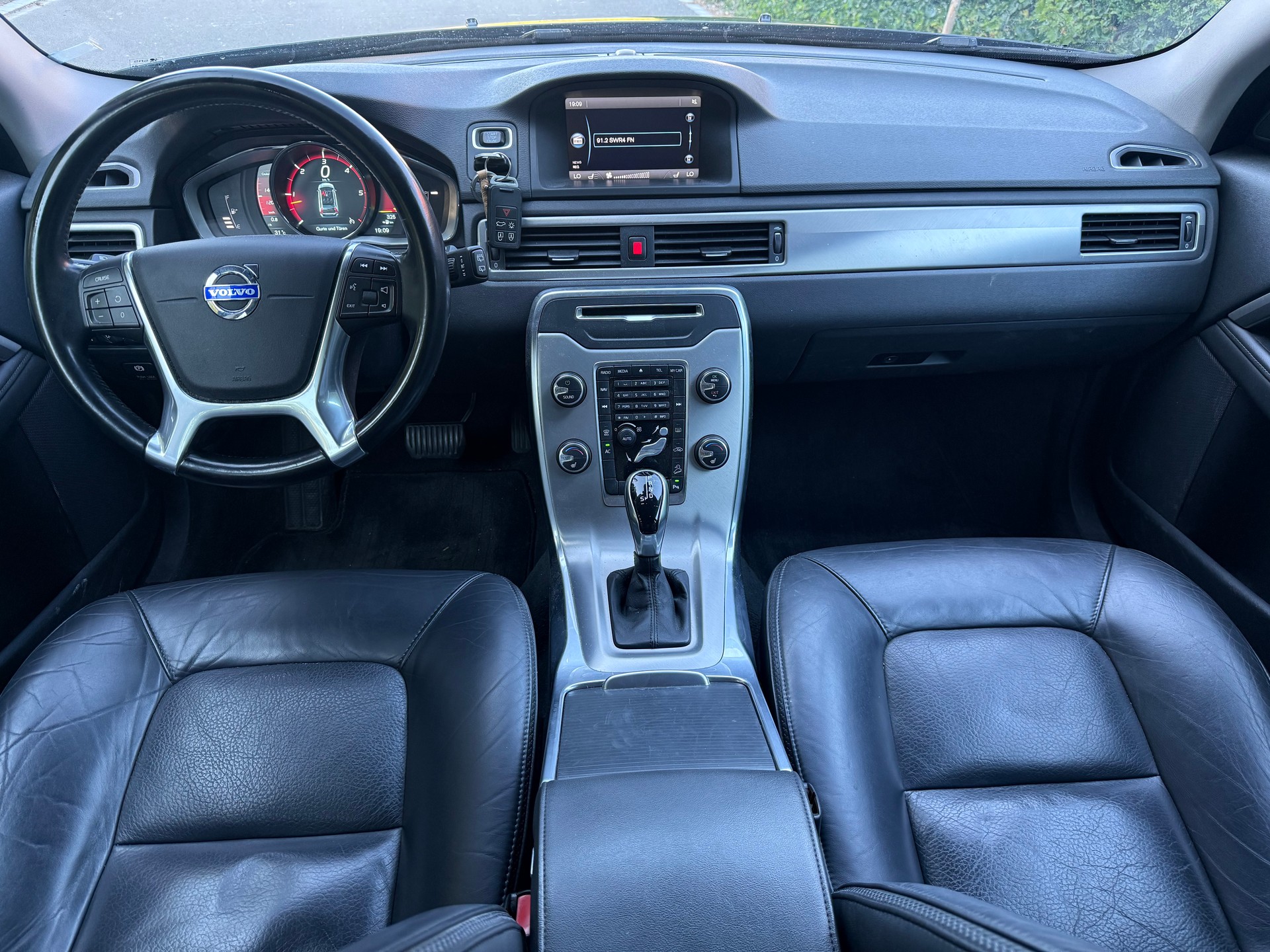 VOLVO XC70 D5 AWD Momentum Geartronic-image-13