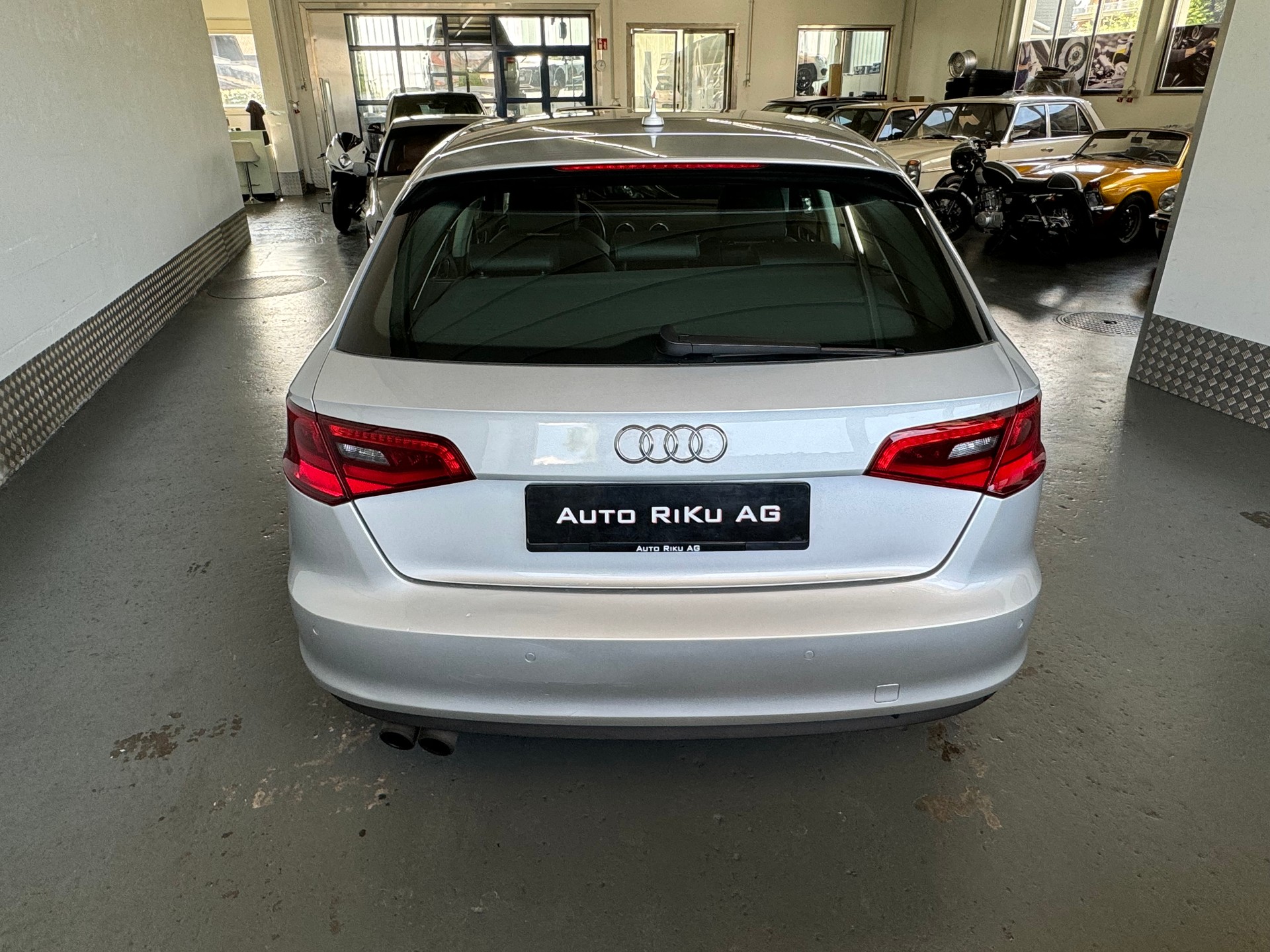 AUDI A3 Sportback 1.4 TFSI Ambition S-tronic-image-9