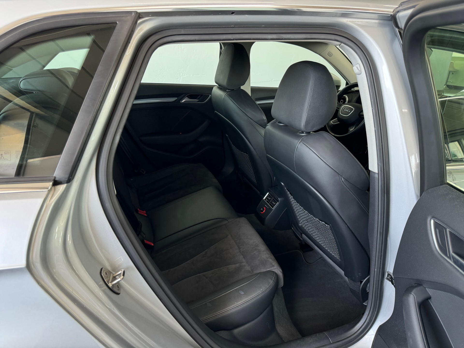AUDI A3 Sportback 1.4 TFSI Ambition S-tronic-image-18