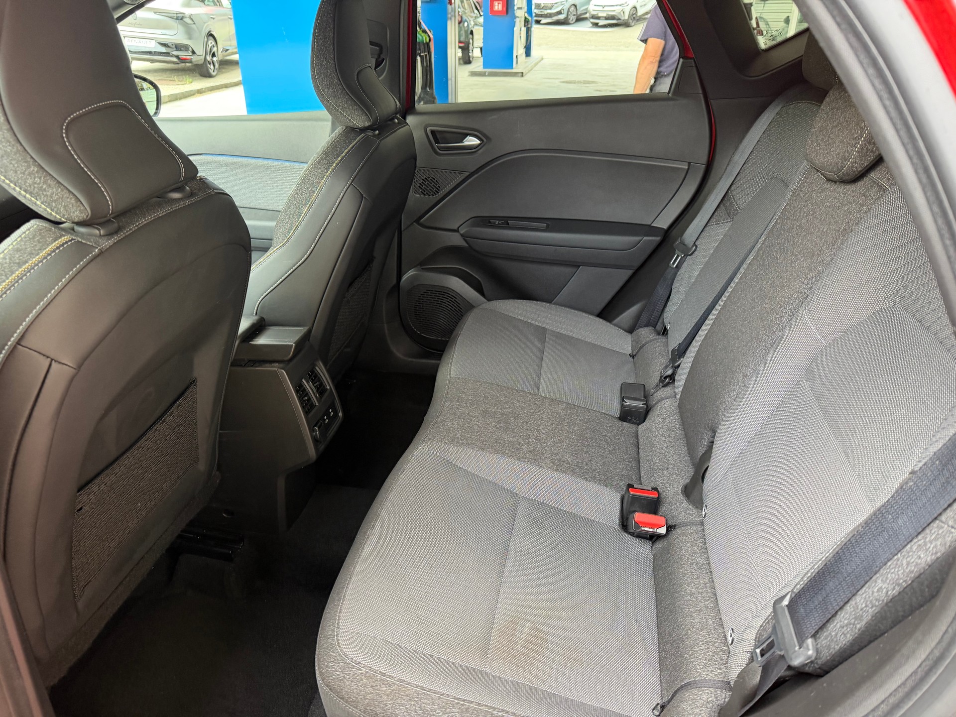 RENAULT Captur 1.3 TCe Techno-image-6