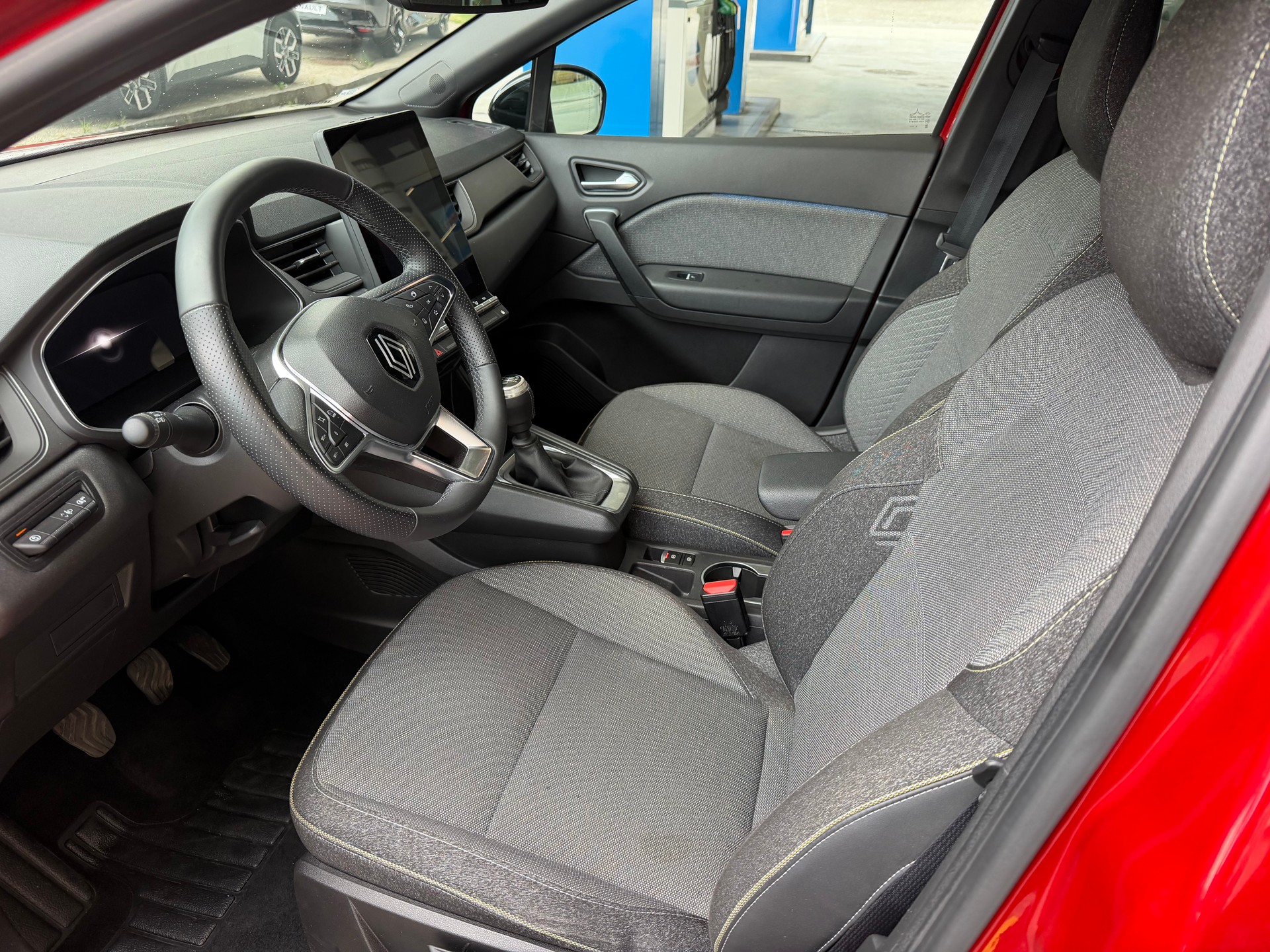 RENAULT Captur 1.3 TCe Techno-image-5