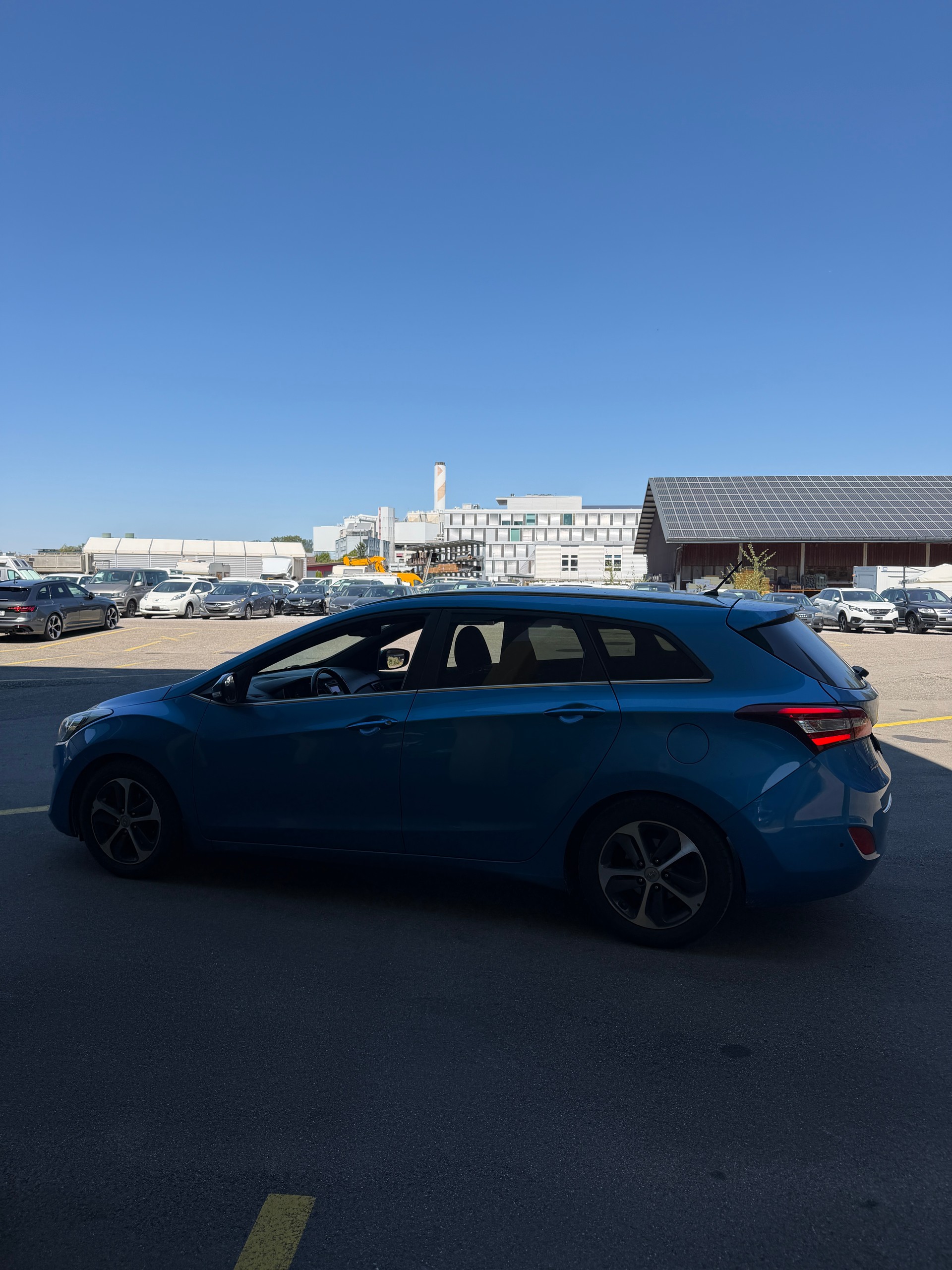 HYUNDAI i30 Wagon 1.6 GDI Amplia-image-3