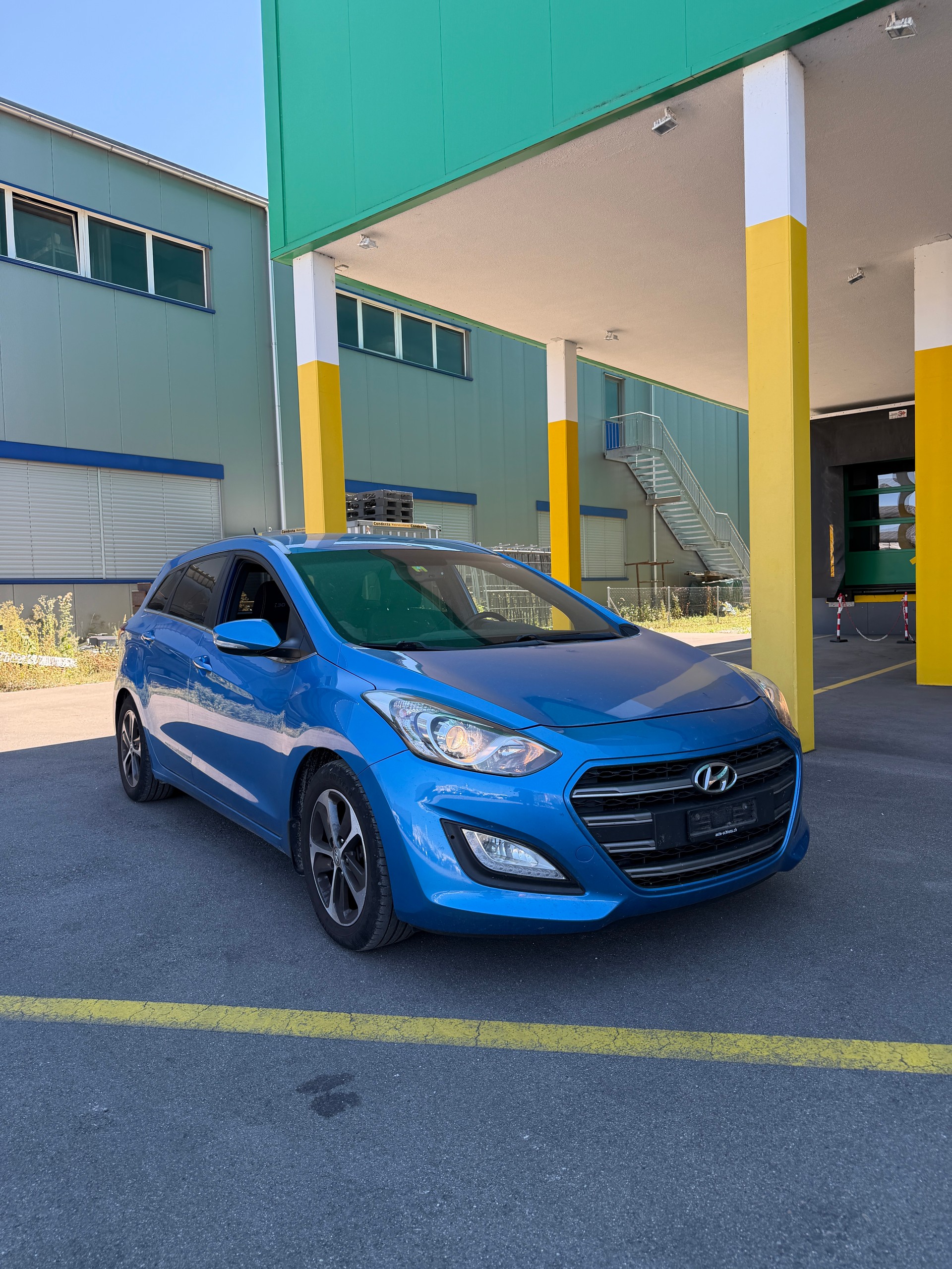 HYUNDAI i30 Wagon 1.6 GDI Amplia-image-0