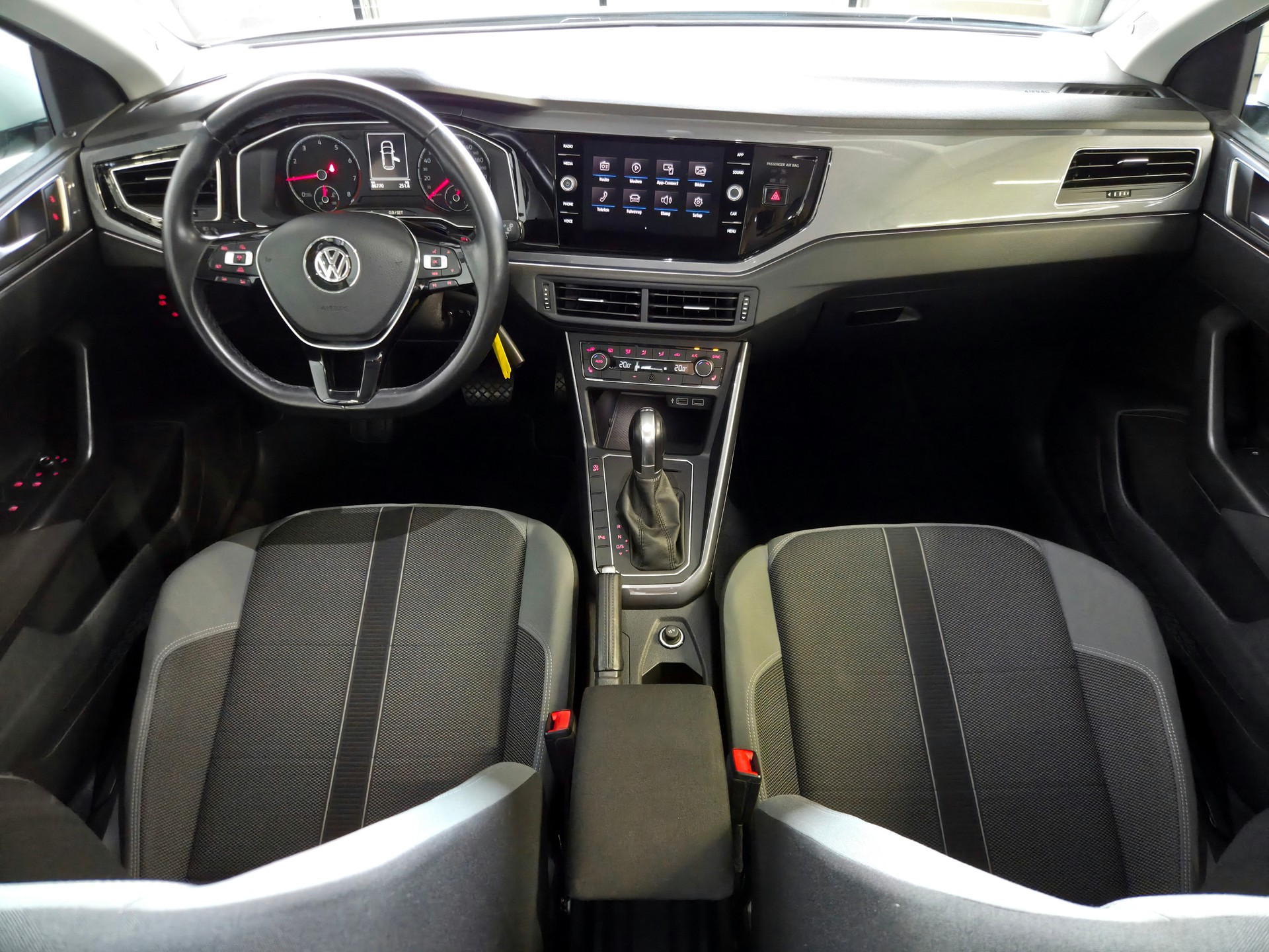 VW Polo 1.0 TSI 115 Highline DSG-image-22
