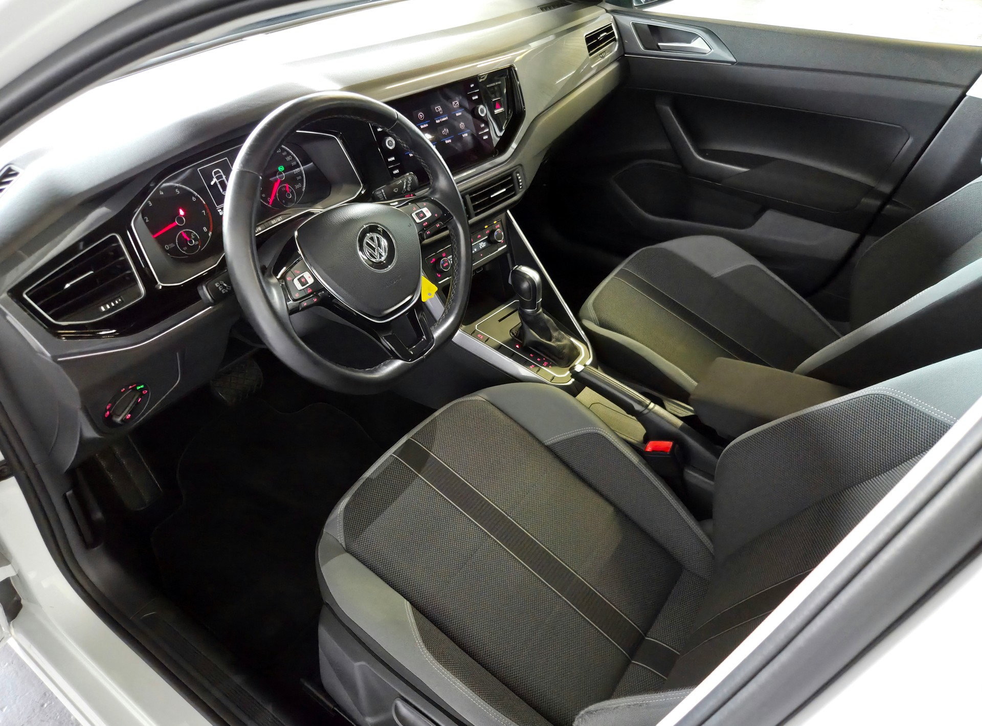 VW Polo 1.0 TSI 115 Highline DSG-image-21