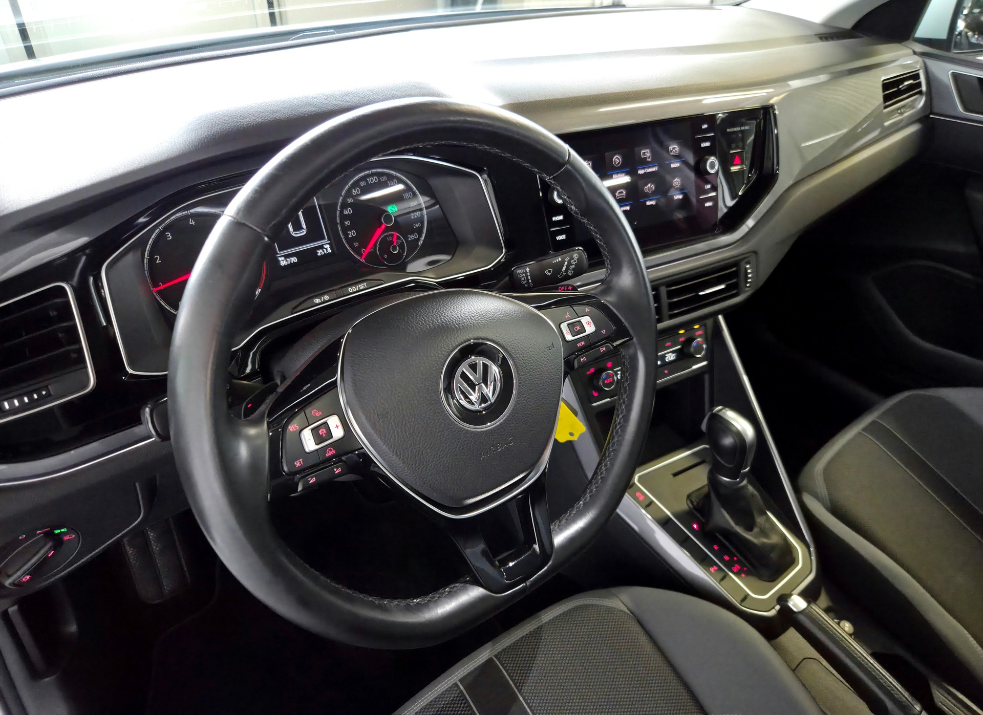 VW Polo 1.0 TSI 115 Highline DSG-image-9