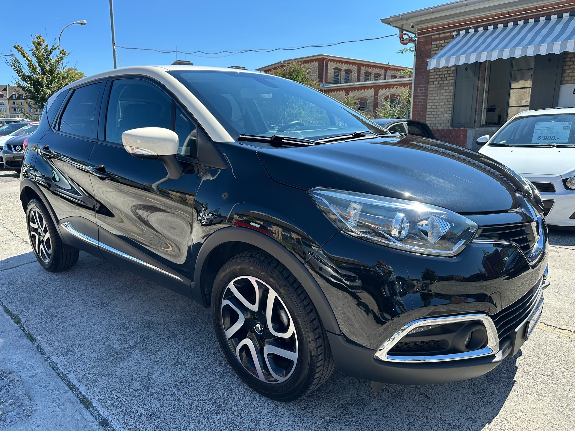 RENAULT Captur 1.2 T 16V Intens-image-2