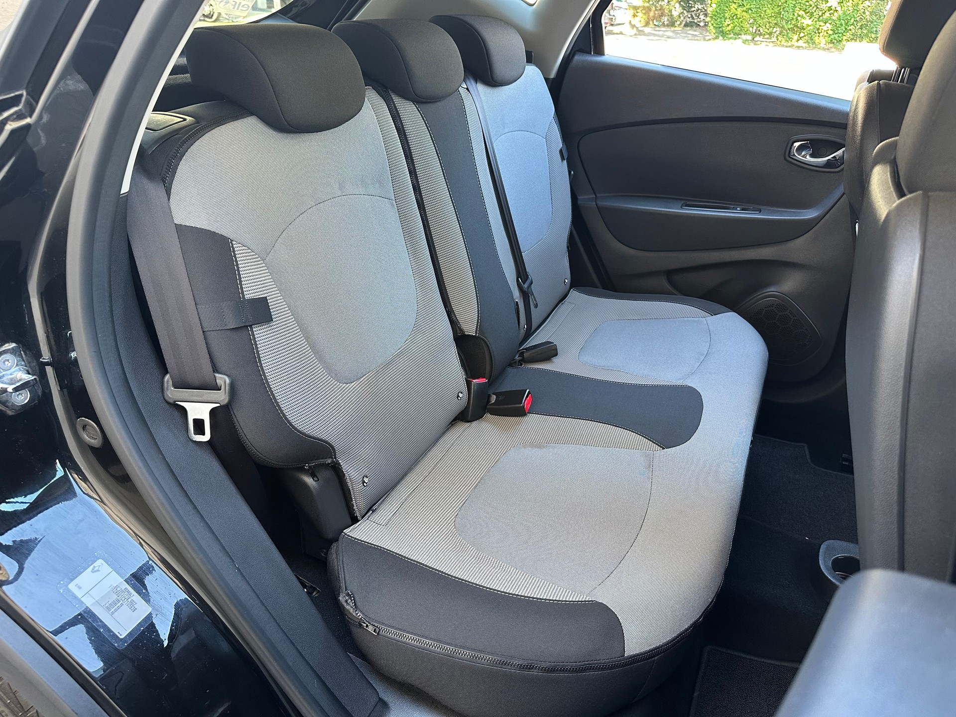 RENAULT Captur 1.2 T 16V Intens-image-16