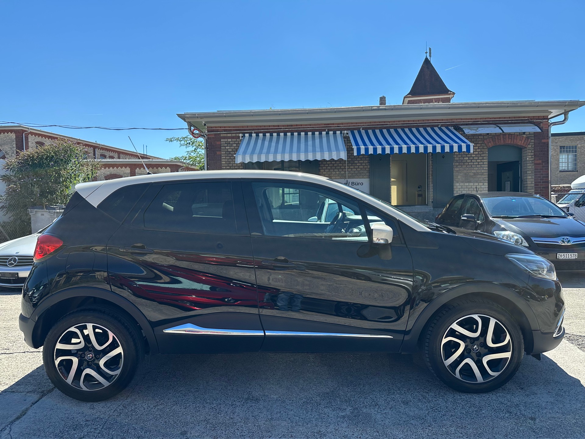 RENAULT Captur 1.2 T 16V Intens-image-4
