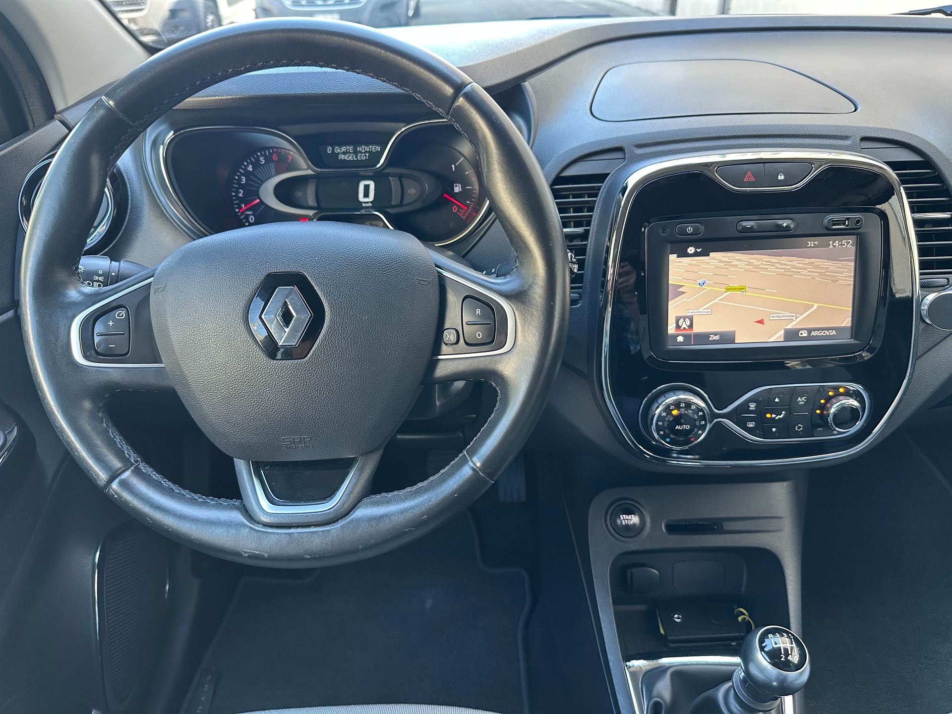 RENAULT Captur 1.2 T 16V Intens-image-10