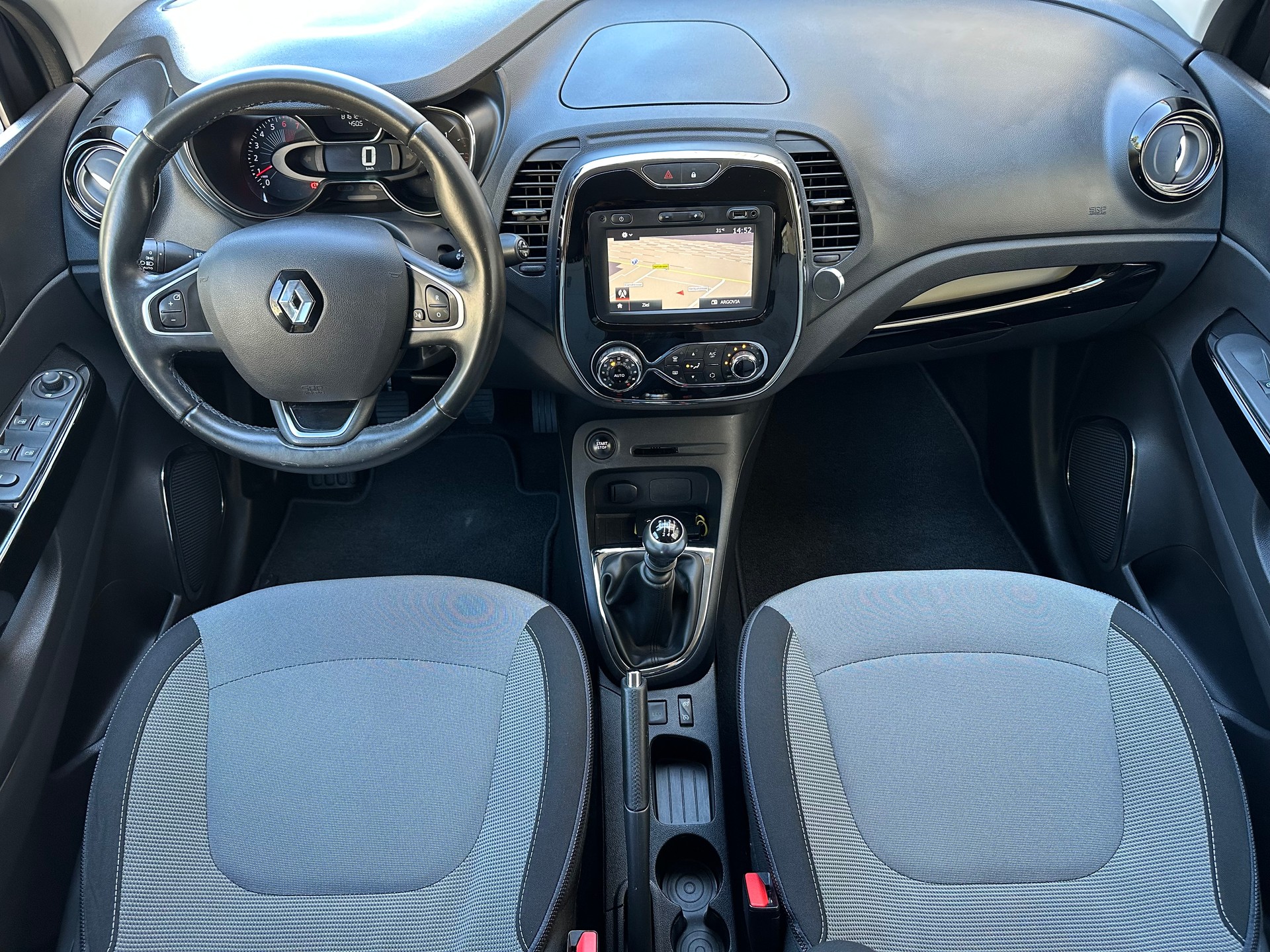 RENAULT Captur 1.2 T 16V Intens-image-8