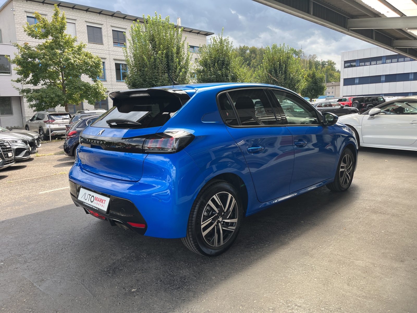 PEUGEOT 208 1.2 PureTech Allure Pack EAT8-image-4