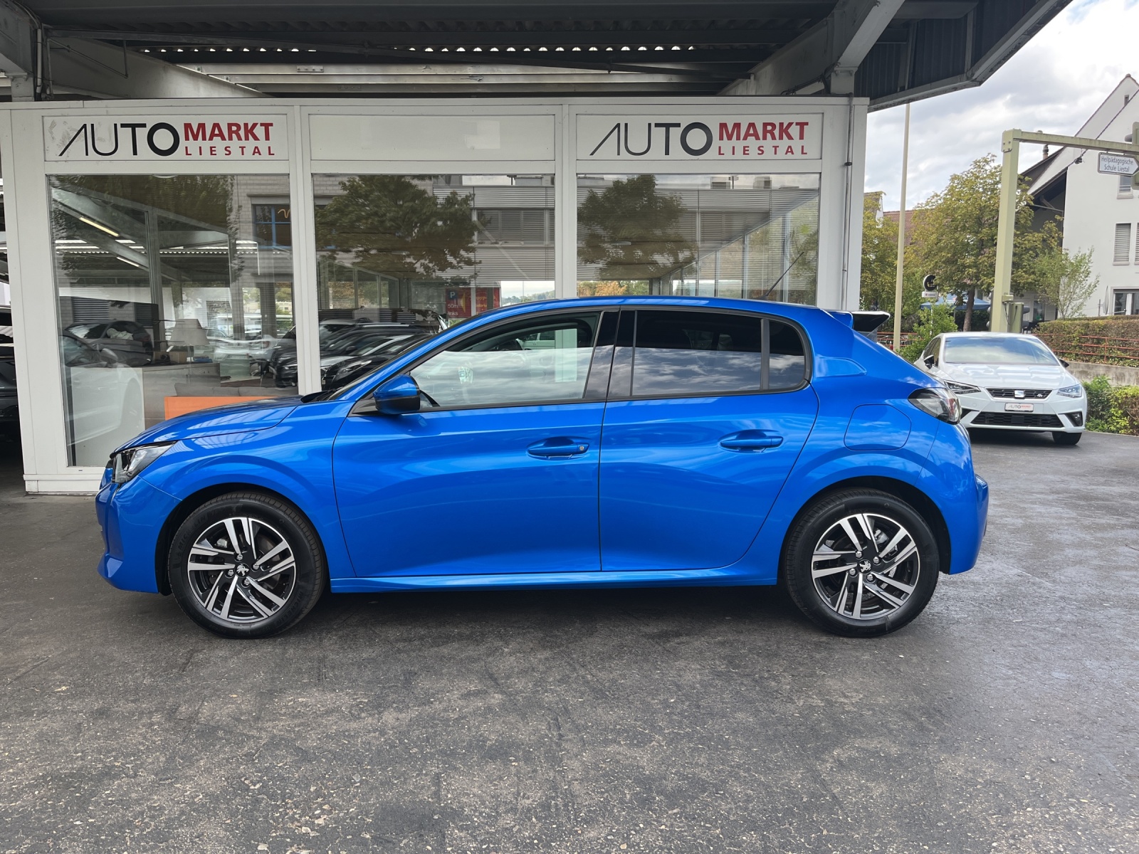 PEUGEOT 208 1.2 PureTech Allure Pack EAT8-image-1
