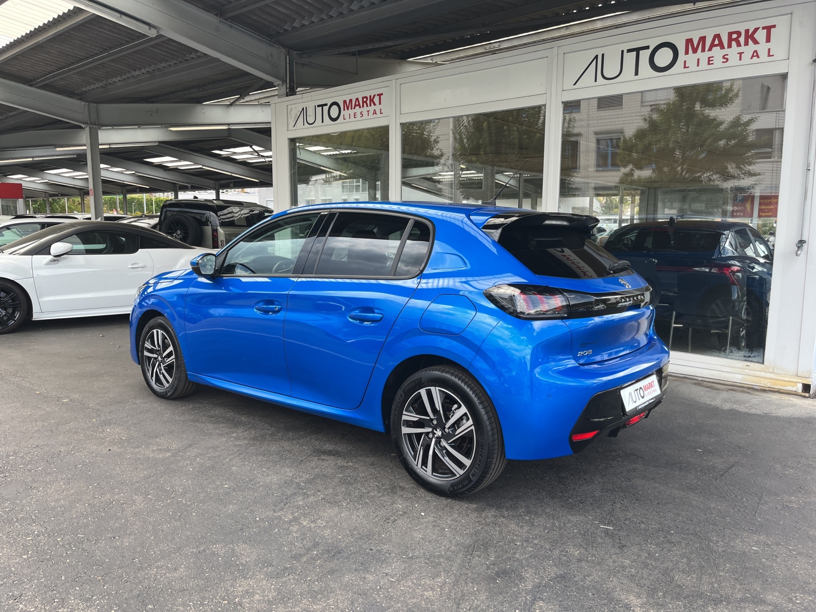 PEUGEOT 208 1.2 PureTech Allure Pack EAT8-image-2