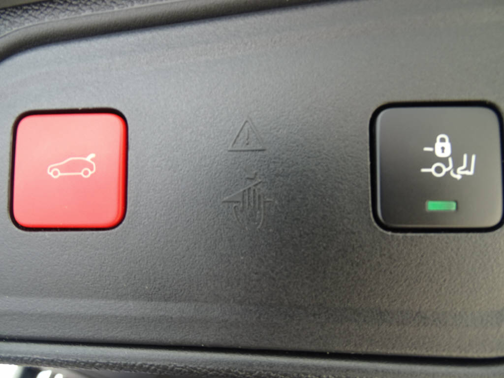 PEUGEOT 3008 1.6 PureTech GT Pack-image-9