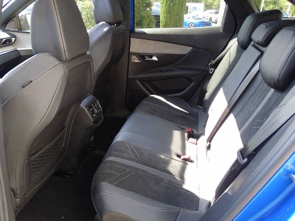 PEUGEOT 3008 1.6 PureTech GT Pack-image-6