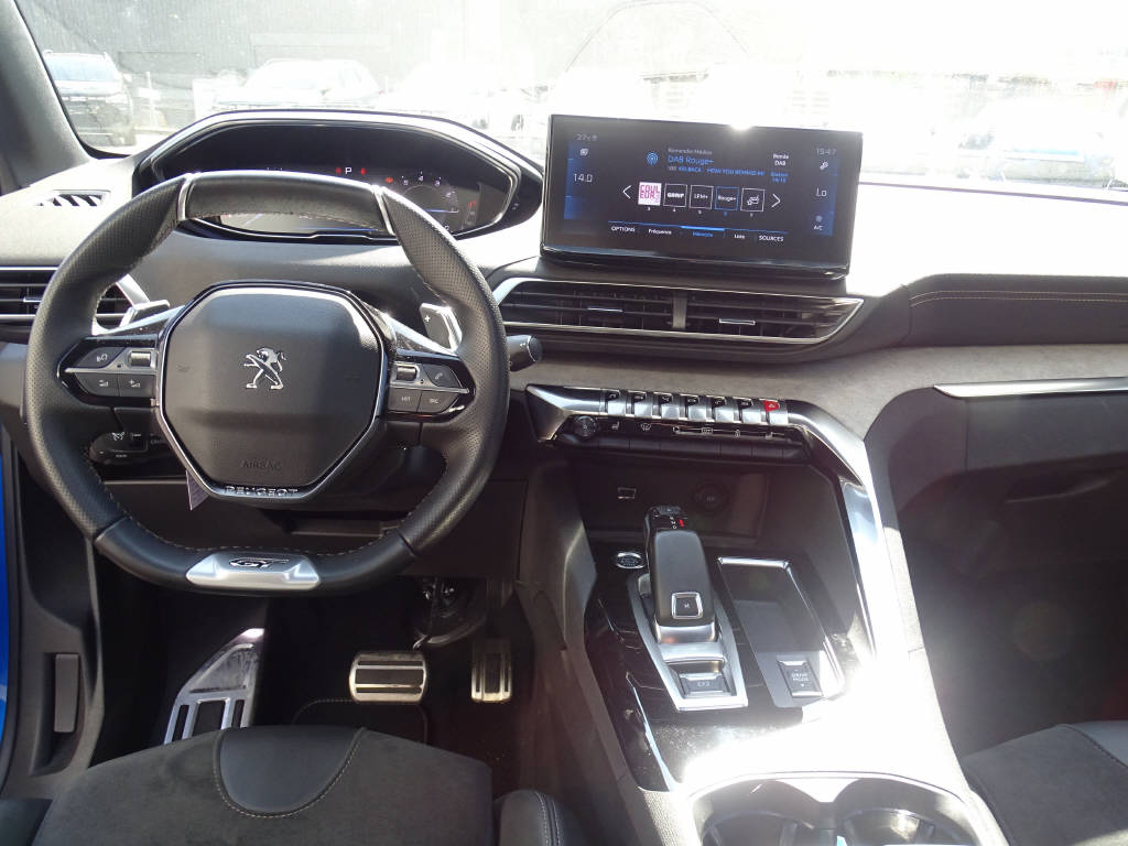 PEUGEOT 3008 1.6 PureTech GT Pack-image-10
