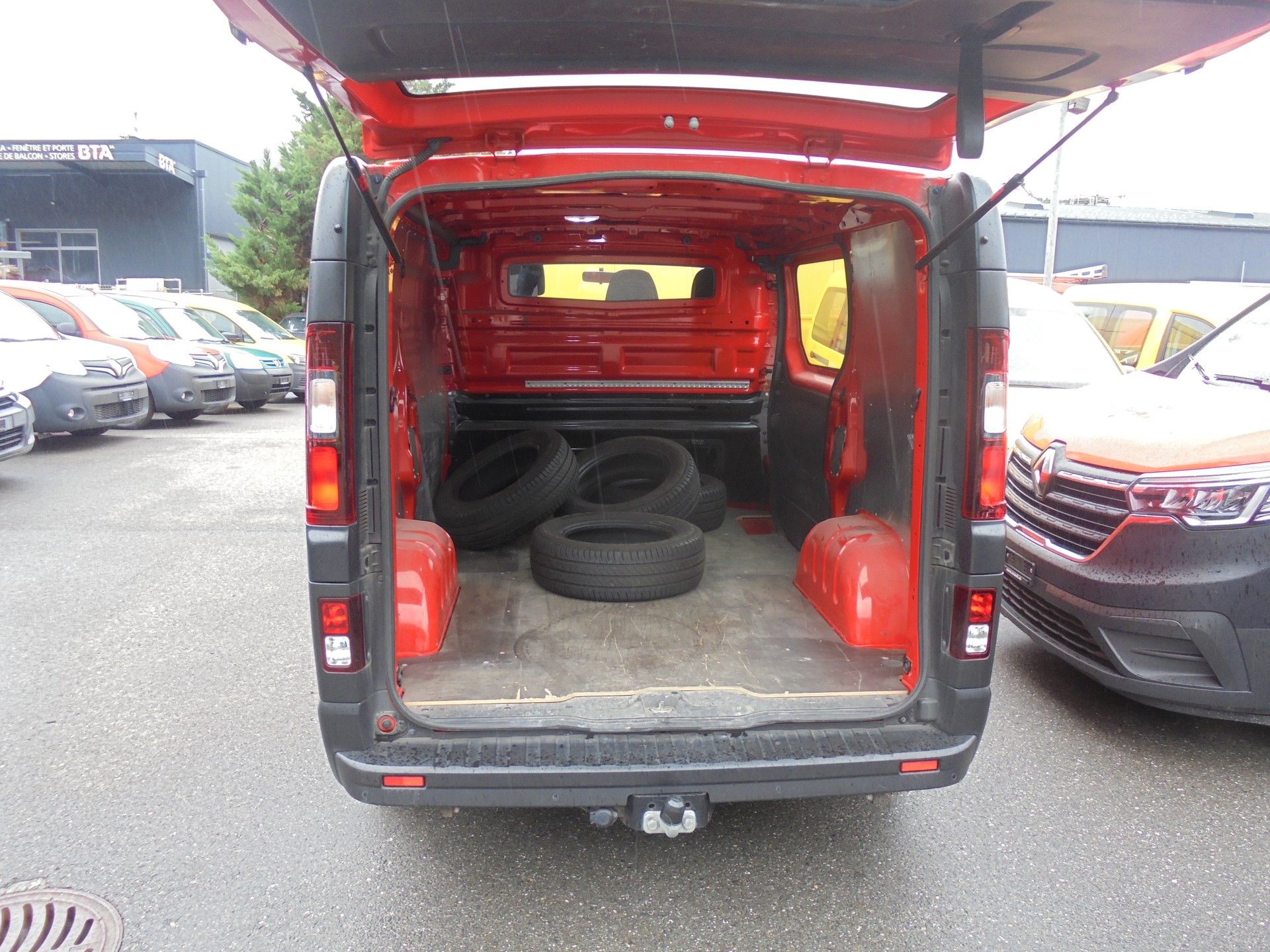 RENAULT Trafic 2.0 dCi 120 3.0t Business L1H1-image-6