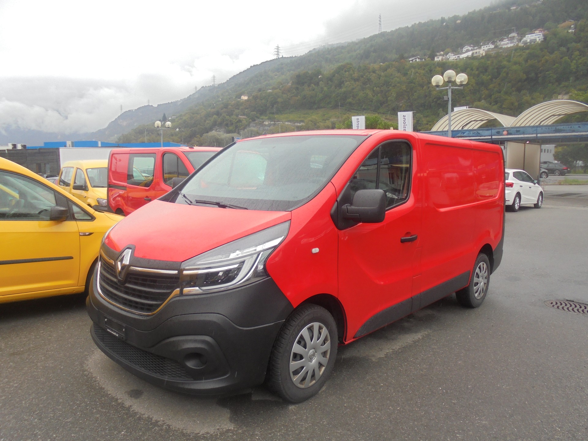 RENAULT Trafic 2.0 dCi 120 3.0t Business L1H1-image-0