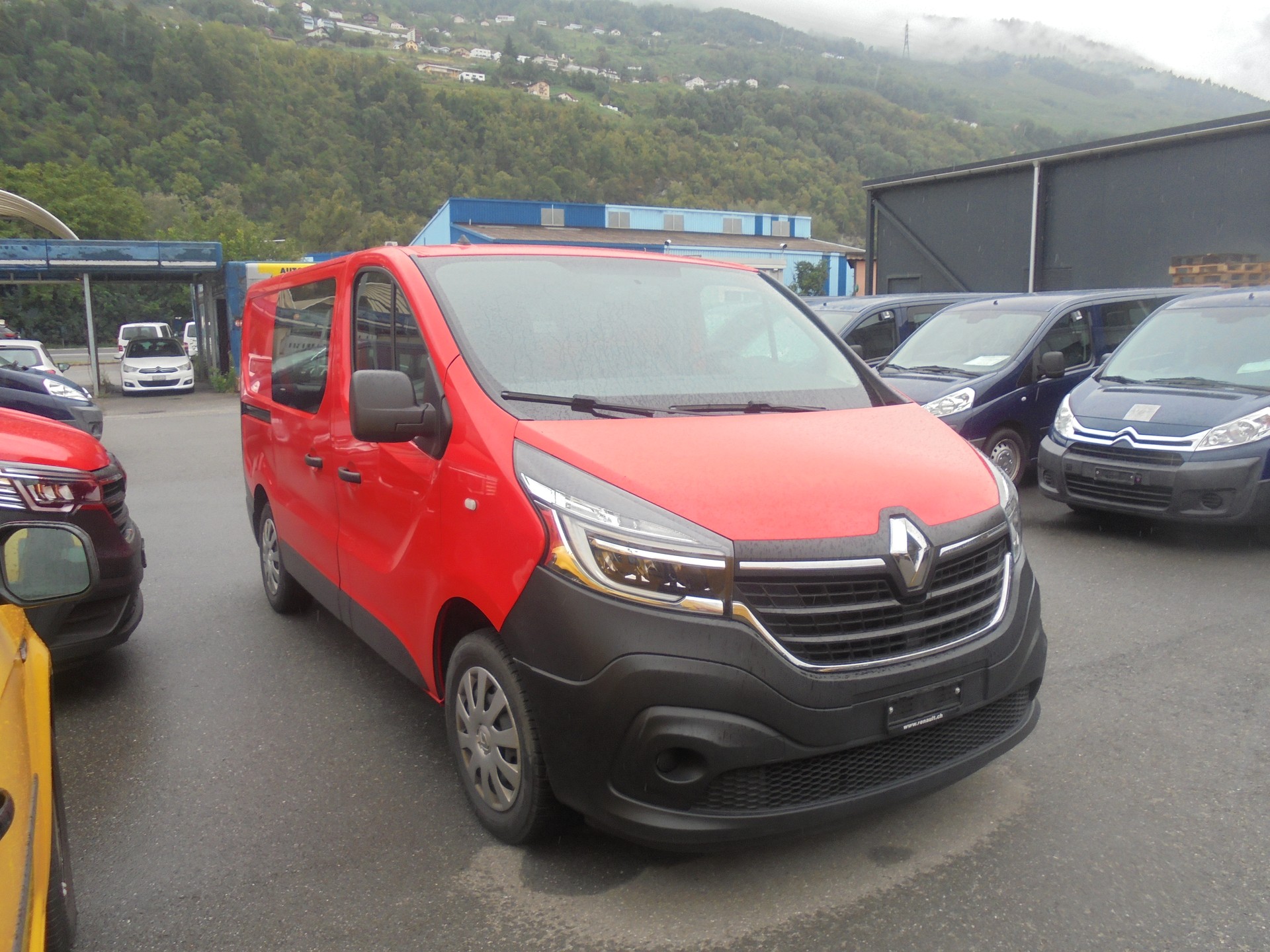RENAULT Trafic 2.0 dCi 120 3.0t Business L1H1-image-2