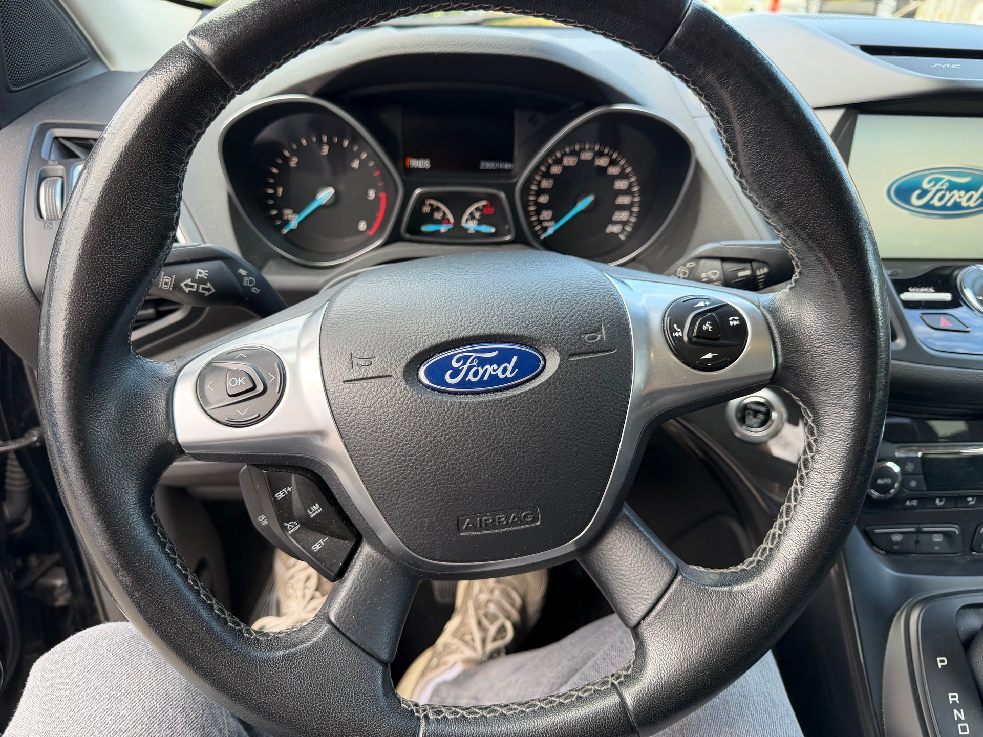 FORD Kuga 2.0 TDCi Titanium 4WD PowerShift-image-8