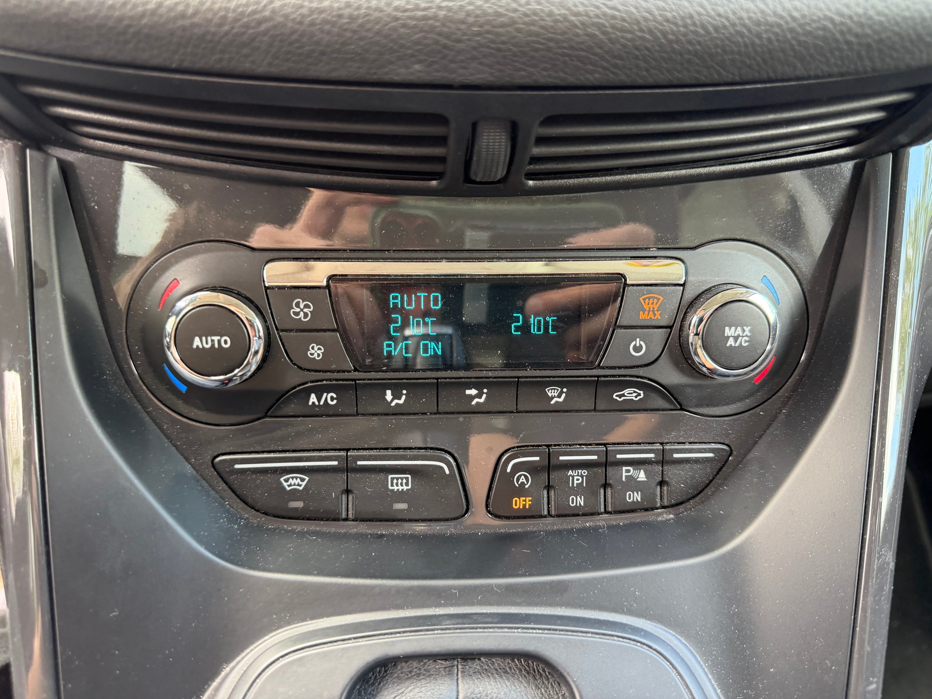 FORD Kuga 2.0 TDCi Titanium 4WD PowerShift-image-7