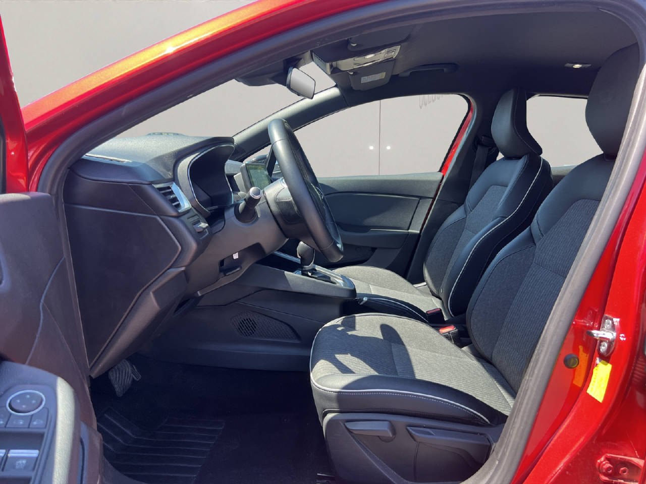 RENAULT Clio 1.0 TCe 100 Intens CVT-image-9