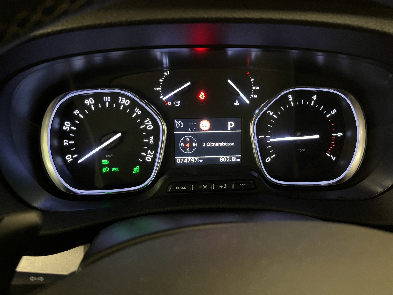 PEUGEOT Traveller Long 2.0 BlueHDi 180 Business VIP S/S-image-9