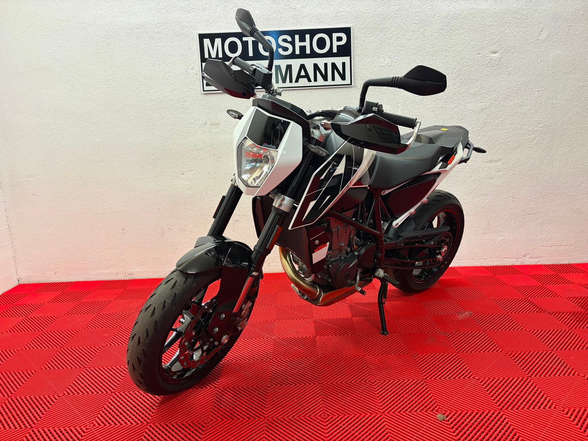KTM 690 Duke ABS-showroom-element-2