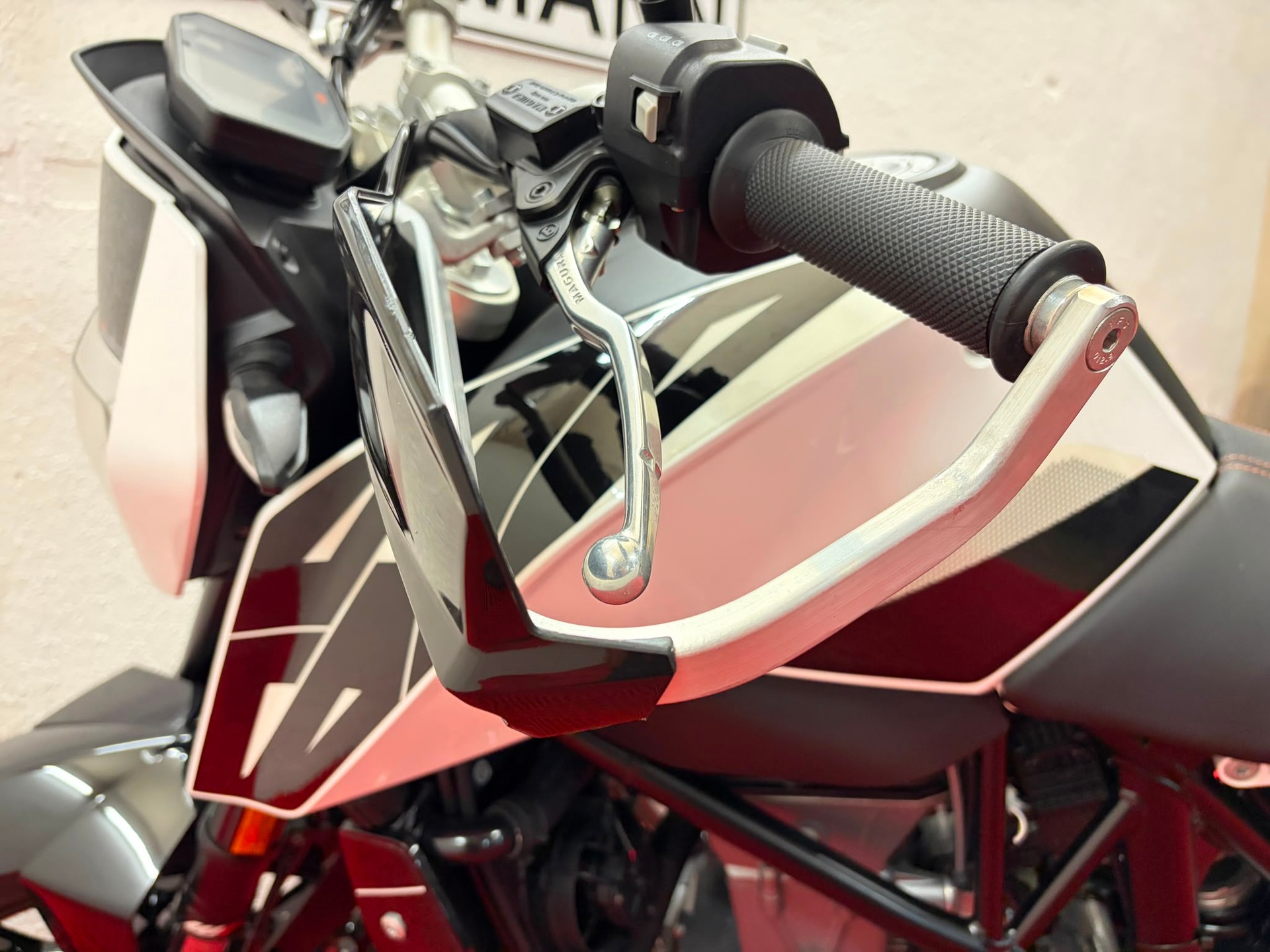 KTM 690 Duke ABS-image-7